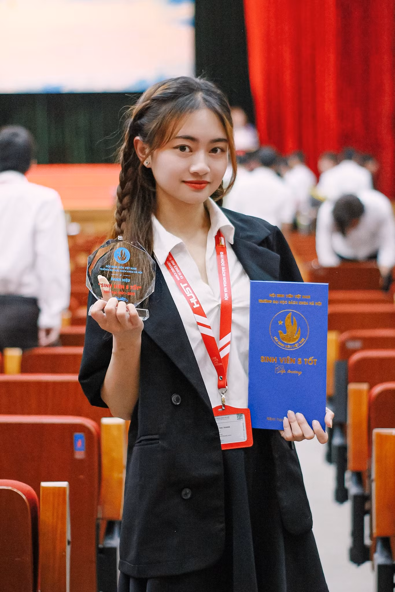 Trần Thu Trang - Nữ sinh Bách khoa 2 lần đạt danh hiệu Sinh viên 5 tốt liên tiếp.
