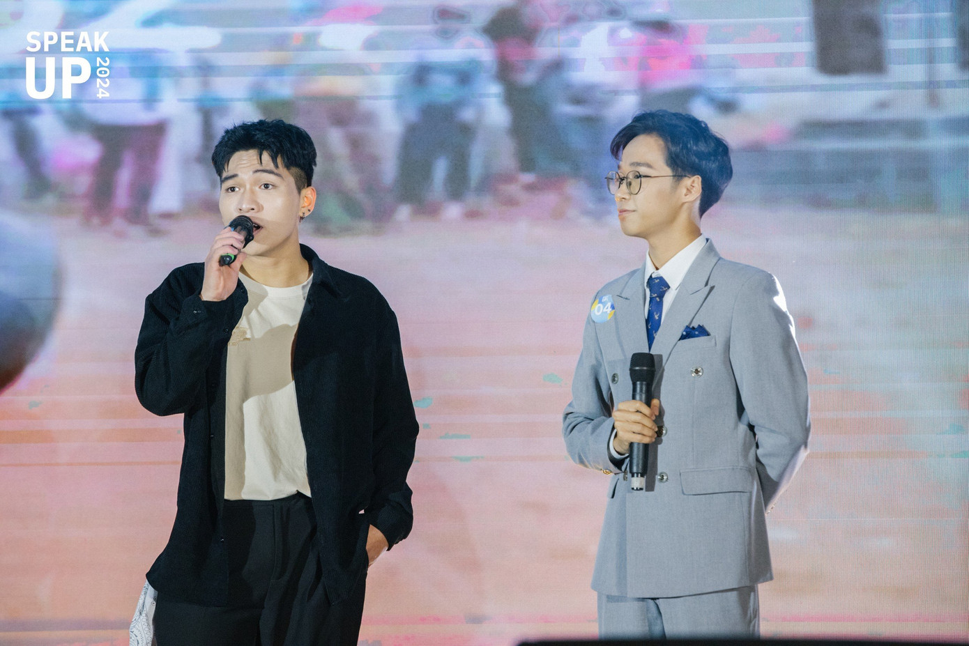 Anh Quân “nuốt mic” với những màn thể hiện trong đêm Chung kết. Anh Quân “nuốt mic” với những màn thể hiện trong đêm Chung kết.