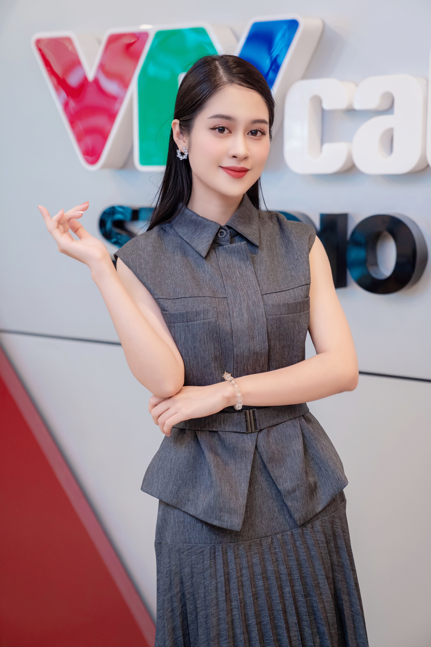 Chi Phương không ngừng cố gắng để hoàn thiện bản thân. Chi Phương không ngừng cố gắng để hoàn thiện bản thân.