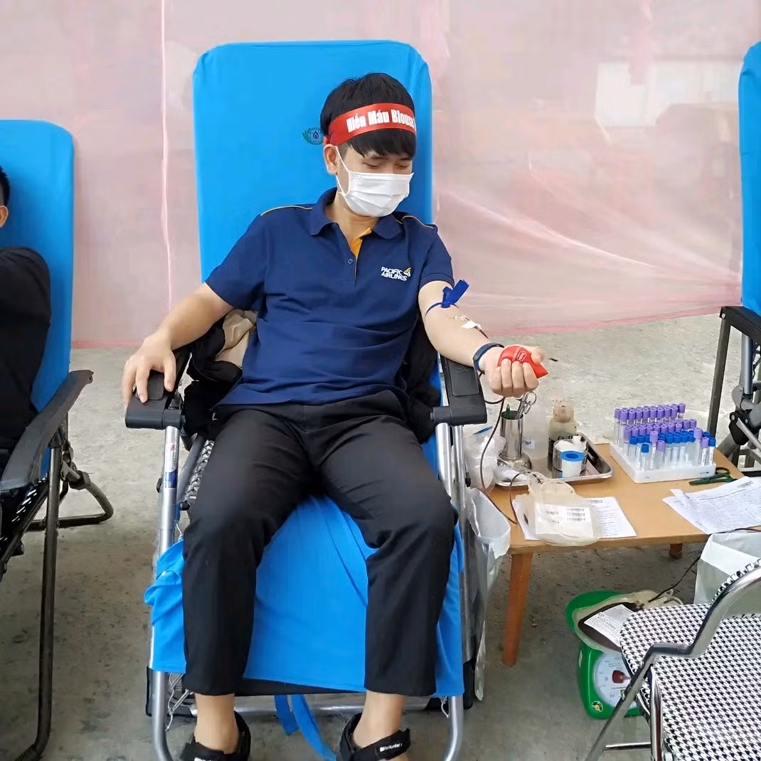 Tuấn Anh nhiều lần tham gia hiến máu tình nguyện. Tuấn Anh nhiều lần tham gia hiến máu tình nguyện.