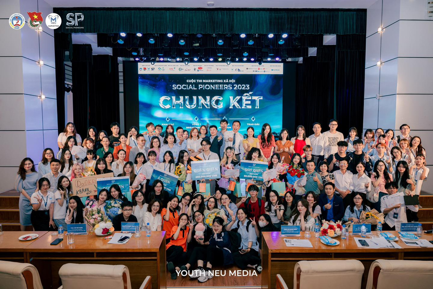 Vân Hạnh với vai trò là thành viên Ban Tổ chức, đã góp phần không nhỏ vào thành công của Đêm chung kết cuộc thi Social Pioneers 2023. Vân Hạnh với vai trò là thành viên Ban Tổ chức, đã góp phần không nhỏ vào thành công của Đêm chung kết cuộc thi Social Pioneers 2023.