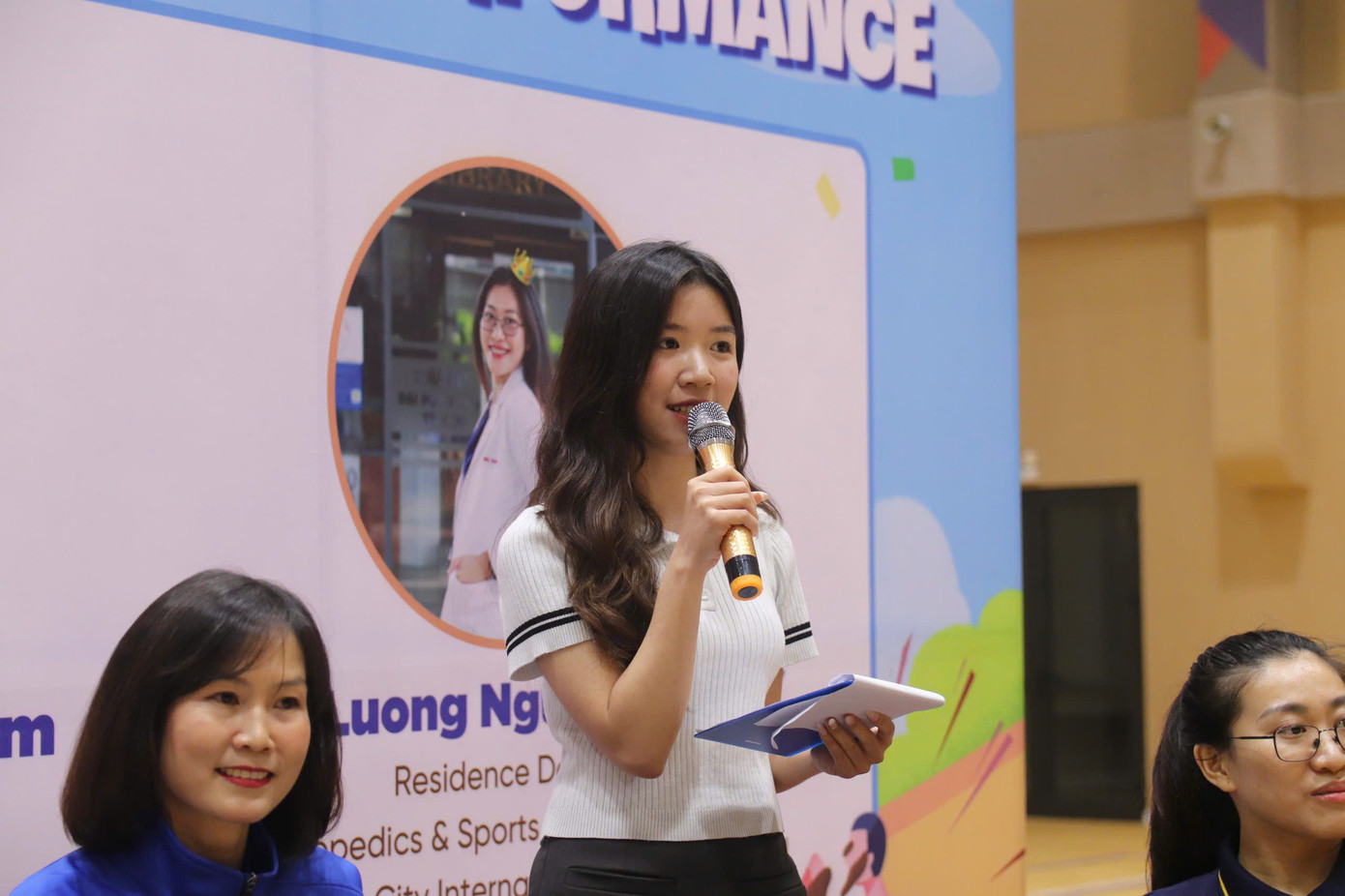 Trở thành sinh viên VinUni, Khánh Huyền vẫn bước tiếp trên hành trình yêu thương và phát huy các giá trị cốt lõi, nhân bản. Trở thành sinh viên VinUni, Khánh Huyền vẫn bước tiếp trên hành trình yêu thương và phát huy các giá trị cốt lõi, nhân bản.