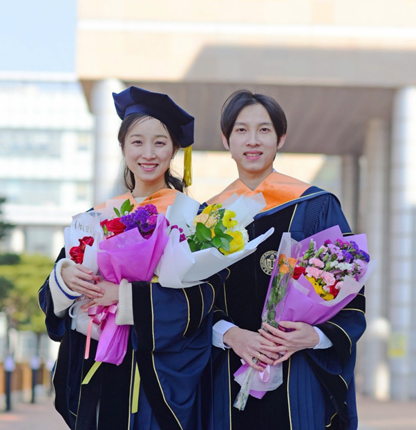Cặp đôi cùng giành học bổng toàn phần Tiến sĩ và du học tại Hàn Quốc. Cặp đôi cùng giành học bổng toàn phần Tiến sĩ và du học tại Hàn Quốc.