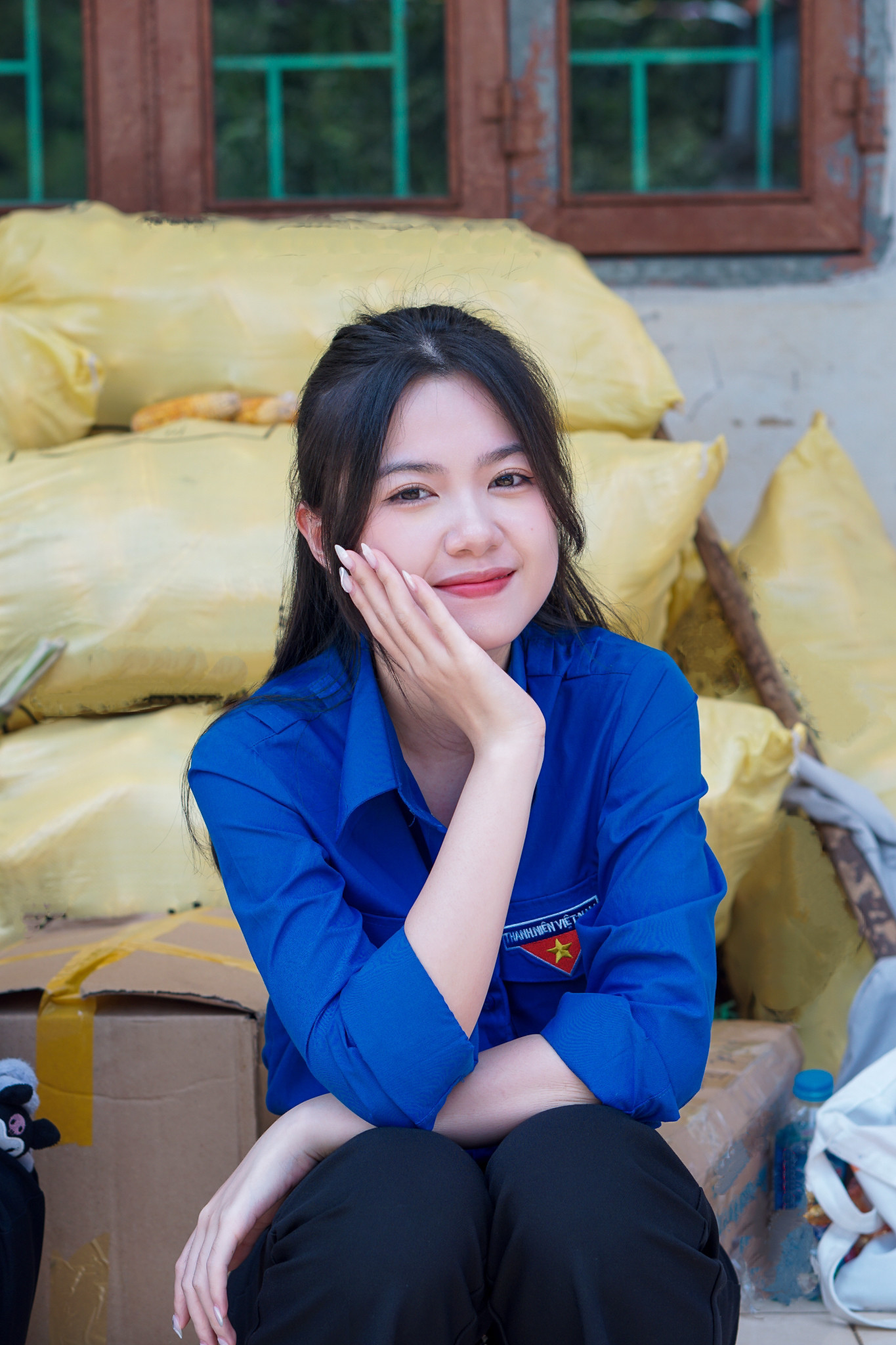 Nữ sinh tham gia chiến dịch tình nguyện Mùa hè xanh 2023 tại Cao Bằng.