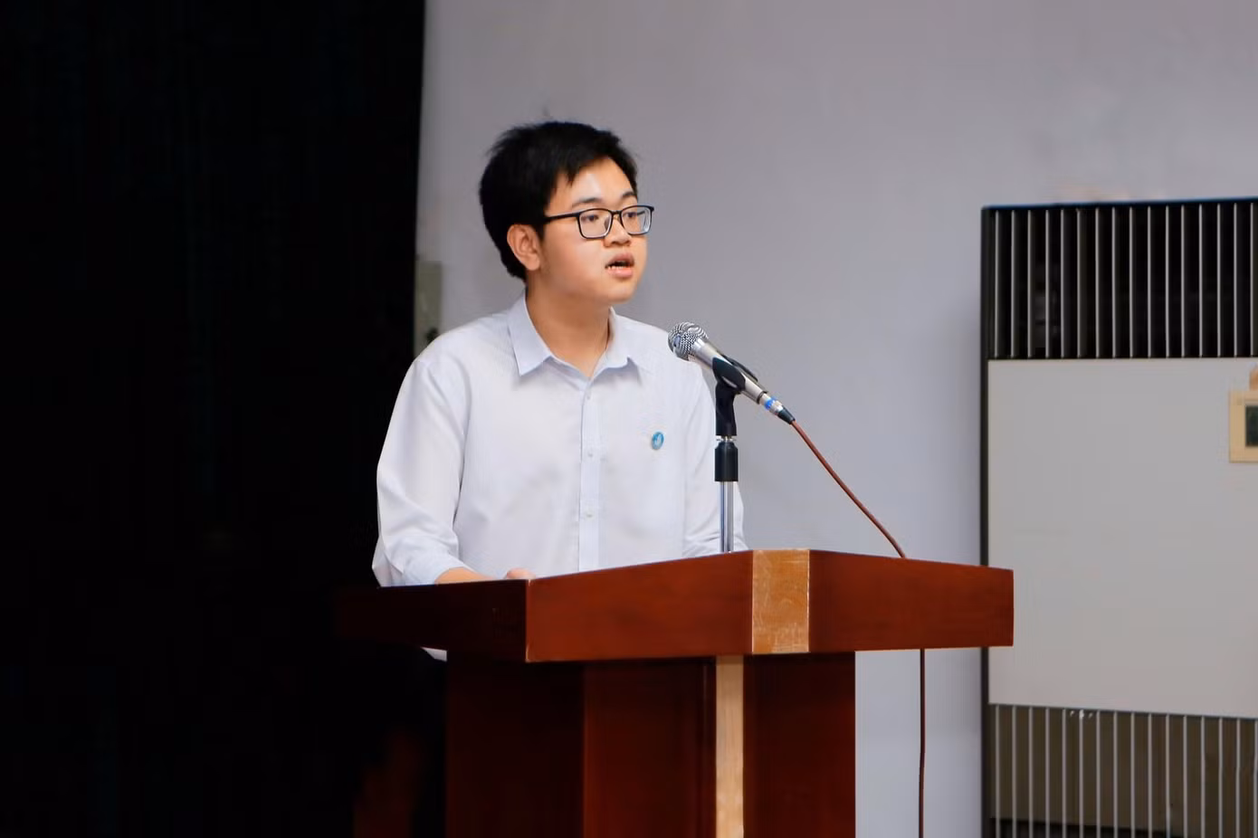 Kiên phát biểu nhận nhiệm vụ Phó Chủ tịch Hội Sinh viên Trường khoá X.