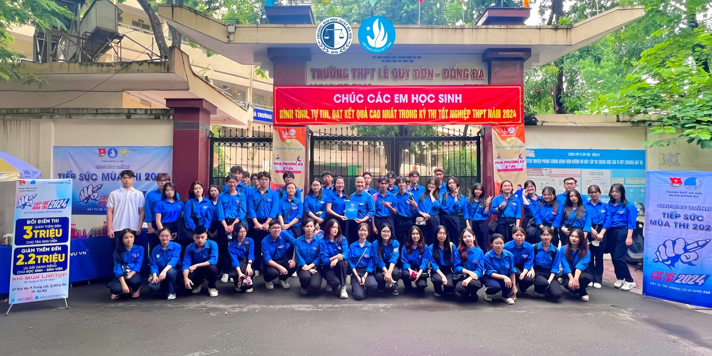 Phương Mai tham gia chương trình “Tiếp sức mùa thi năm 2024” tại Trường THPT Lê Quý Đôn - Đống Đa, Hà Nội.