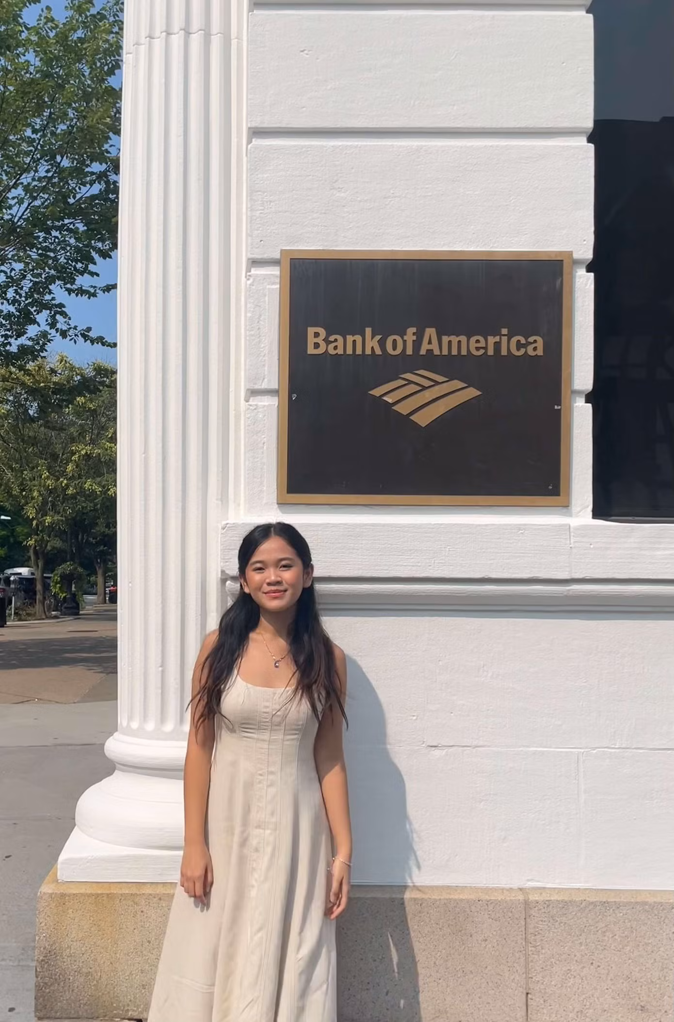 Bảo Trân chụp tại Bank of America - Ngân hàng Mỹ. Bảo Trân chụp tại Bank of America - Ngân hàng Mỹ.