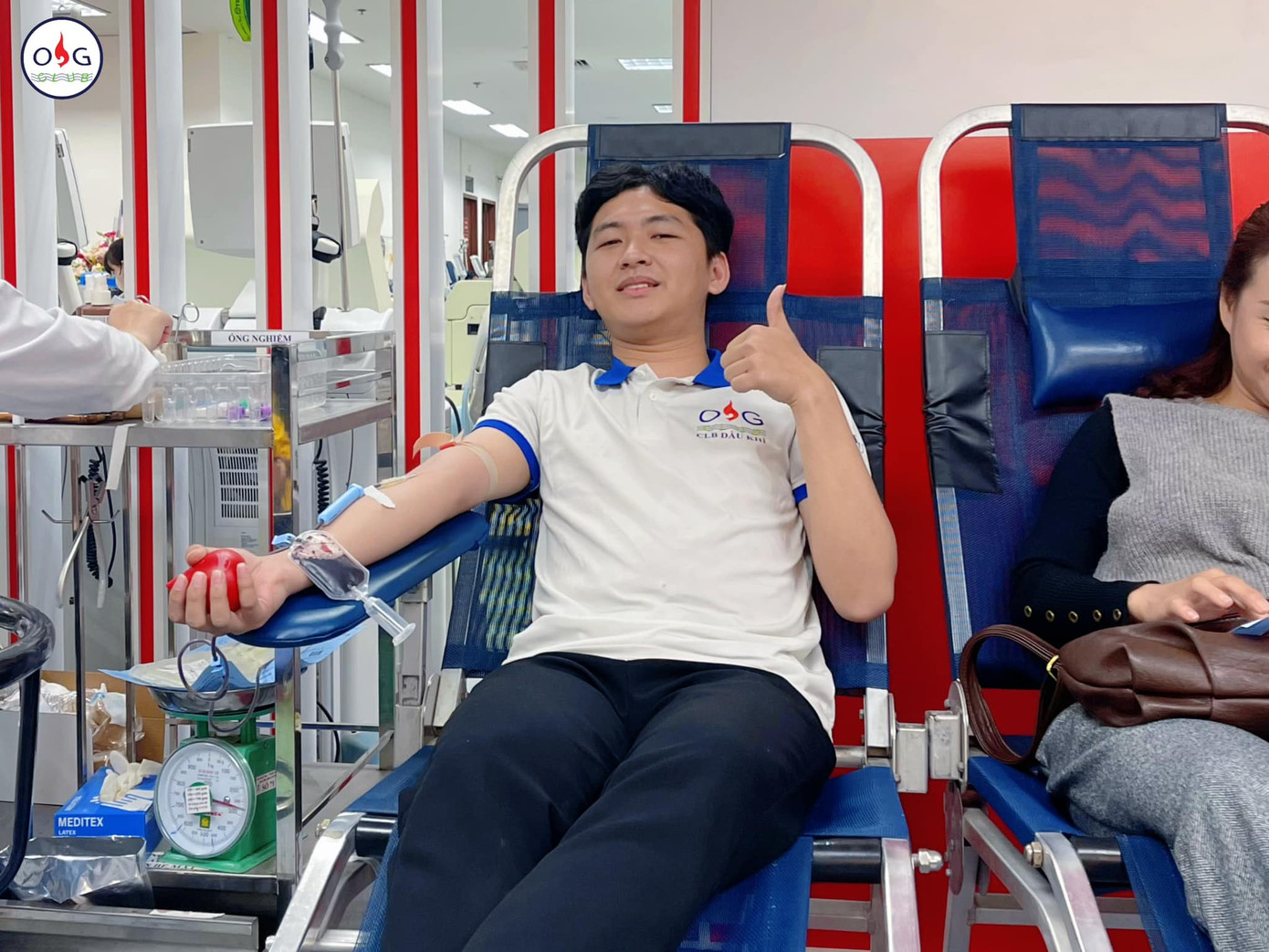 Nam sinh tham gia Hiến máu tình nguyện tại Viện Huyết học - Truyền máu Trung ương. Nam sinh tham gia Hiến máu tình nguyện tại Viện Huyết học - Truyền máu Trung ương.