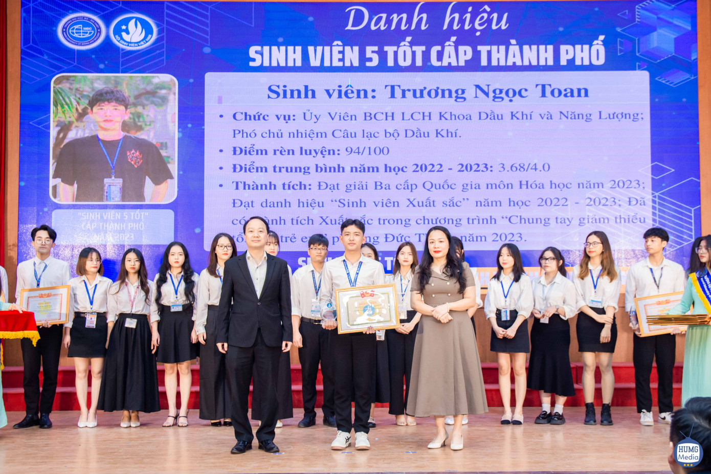 Anh vinh dự nhận danh hiệu Sinh viên 5 Tốt cấp Thành phố Hà Nội năm 2023. Anh vinh dự nhận danh hiệu Sinh viên 5 Tốt cấp Thành phố Hà Nội năm 2023.