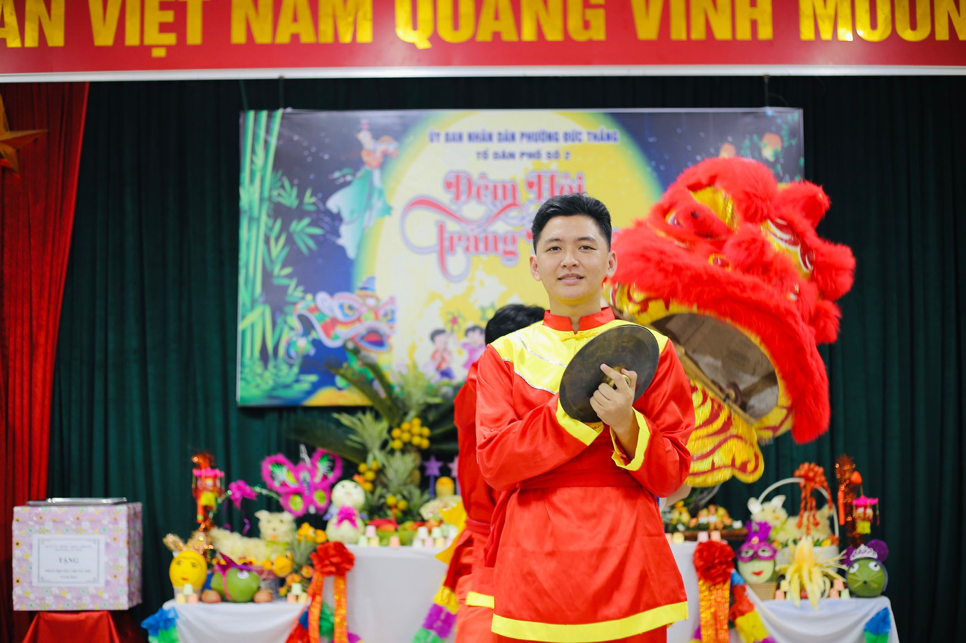 Toan tham gia chương trình Trung thu “Chung tay hỗ trợ giảm thiểu tổn hại trẻ em” của phường Đức Thắng. Toan tham gia chương trình Trung thu “Chung tay hỗ trợ giảm thiểu tổn hại trẻ em” của phường Đức Thắng.