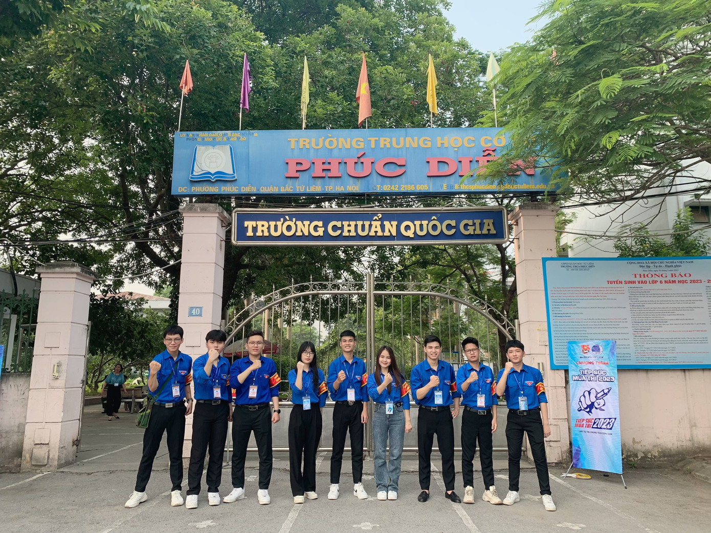 Toan cùng các bạn sinh viên tham gia Đội hình Tiếp sức mùa thi 2023 của Quận Bắc Từ Liêm. Toan cùng các bạn sinh viên tham gia Đội hình Tiếp sức mùa thi 2023 của Quận Bắc Từ Liêm.