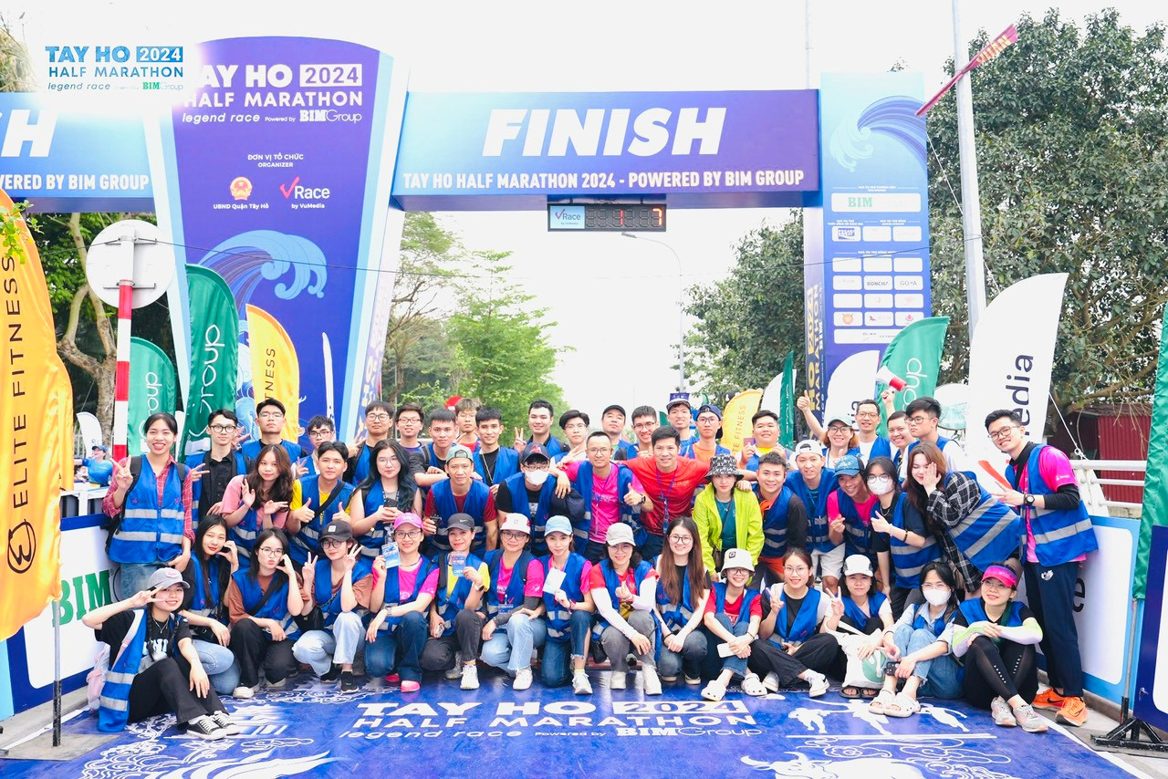 Toan là tình nguyện viên của giải chạy Tay Ho Half Marathon 2024. Toan là tình nguyện viên của giải chạy Tay Ho Half Marathon 2024.