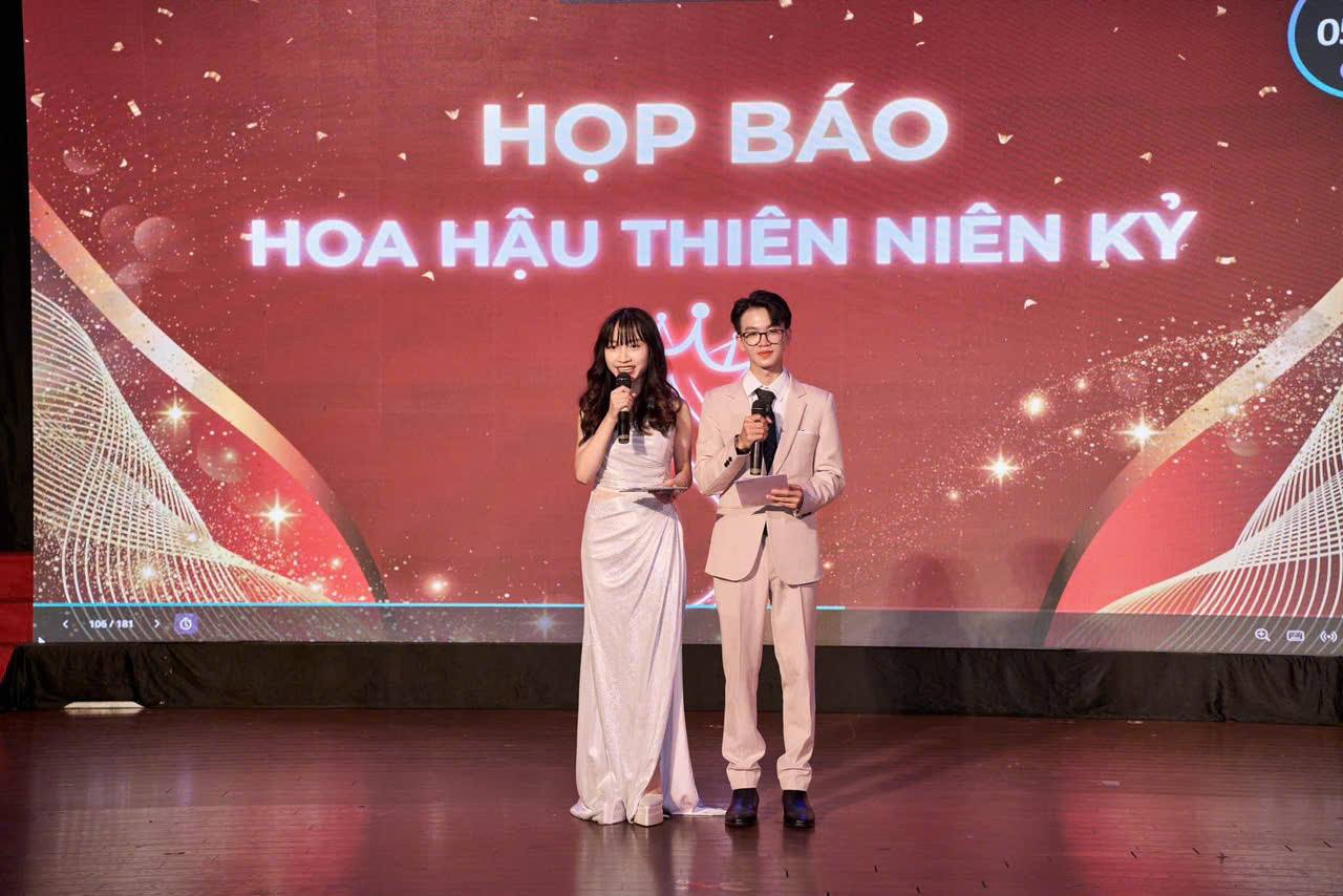 Nữ sinh xuất sắc giành ngôi vị quán quân trong đêm chung kết cuộc thi.