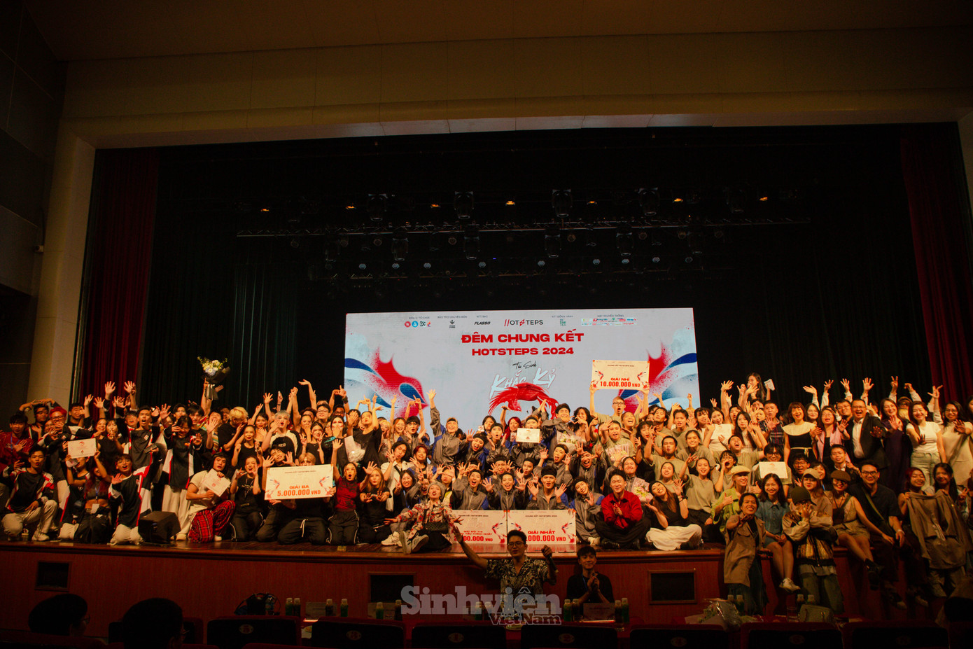 Vượt qua 8 đội thi tiềm năng khác, Nhảy Đội đã xuất sắc ghi tên mình với danh vị cao nhất của cuộc thi. Chiến thắng thuyết phục của Nhảy Đội không chỉ chứng minh tài năng, bản lĩnh cùng sự tự tin của họ mà còn truyền cảm hứng cho những bạn trẻ đam mê bộ môn nhảy đường phố. SUD CREW và OOPS! CREW lần lượt giành giải nhì và ba.