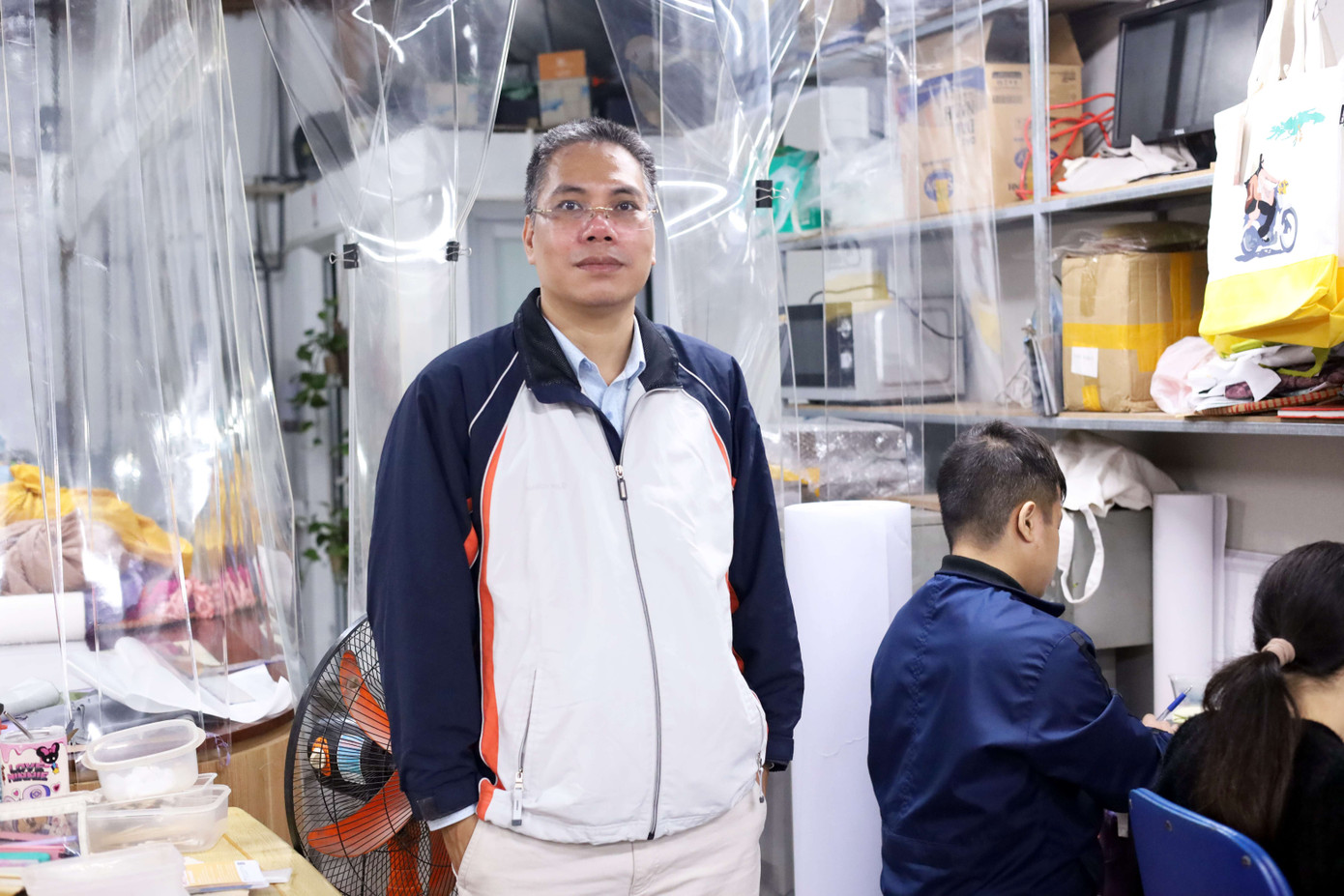 Anh Nguyễn Thành Long, quản lý phụ trách khách hàng tại Vụn Art. Anh Nguyễn Thành Long, quản lý phụ trách khách hàng tại Vụn Art.