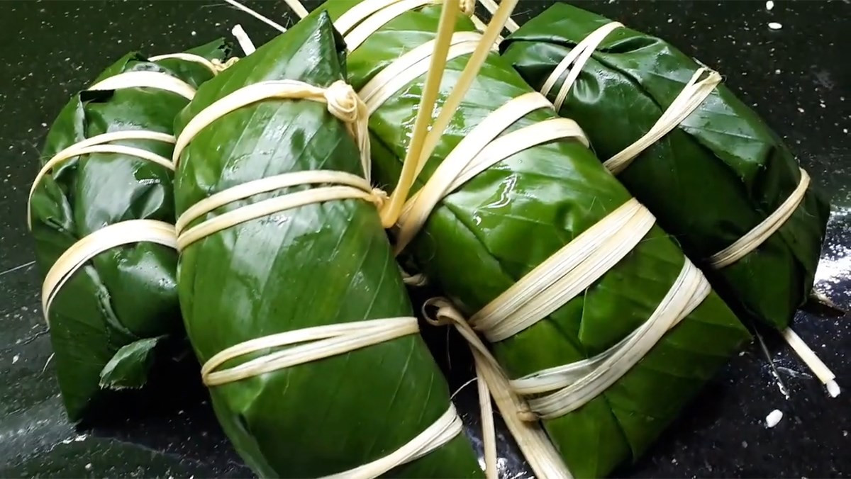 Bánh chưng gù - đặc trưng ngày Tết không thể thiếu đối với Trang. Bánh chưng gù - đặc trưng ngày Tết không thể thiếu đối với Trang.