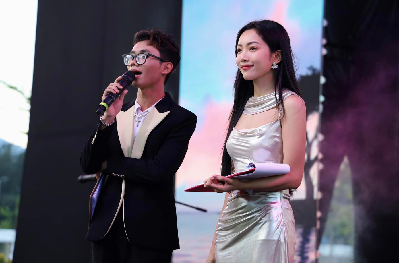 Khánh hoạt động với vai trò MC trong nhiều sự kiện. Khánh hoạt động với vai trò MC trong nhiều sự kiện.