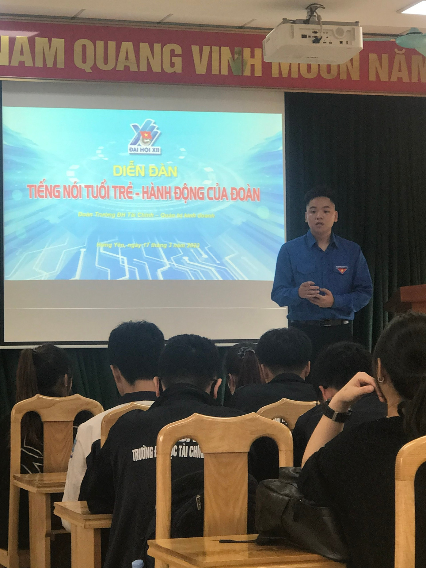 Thành Long tại Diễn đàn Tiếng nói tuổi trẻ - Hành động của Đoàn. Thành Long tại Diễn đàn Tiếng nói tuổi trẻ - Hành động của Đoàn.