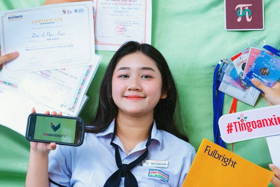 Ảnh kỷ yếu lớp 12 của Ngọc Huyền. Ảnh kỷ yếu lớp 12 của Ngọc Huyền.