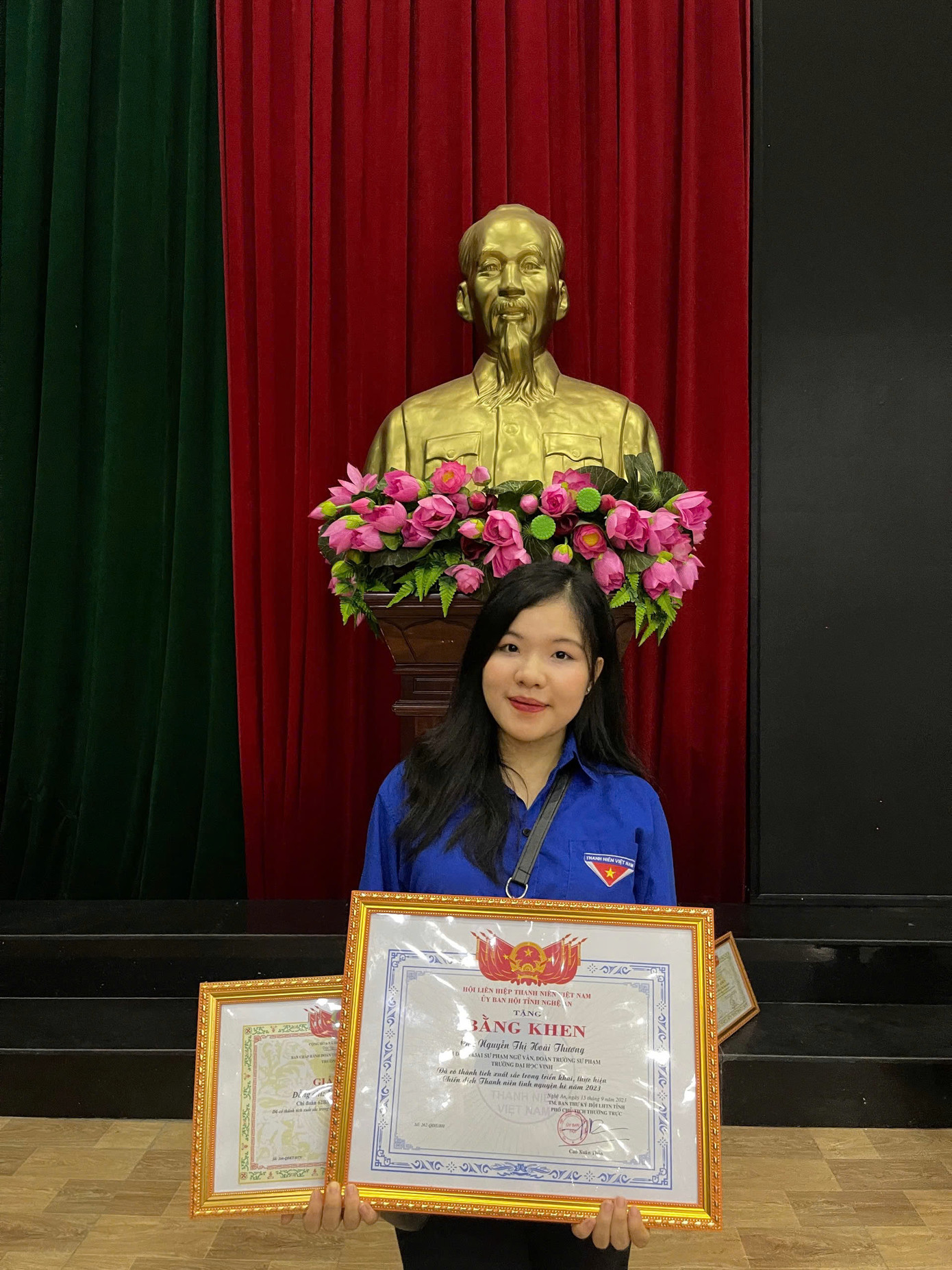 Nhận bằng khen của Hội Liên Hiệp Phụ Nữ tỉnh Nghệ An vì đã có thành tích xuất sắc trong việc thực hiện và triển khai chiến dịch thanh niên tình nguyện hè năm 2023.