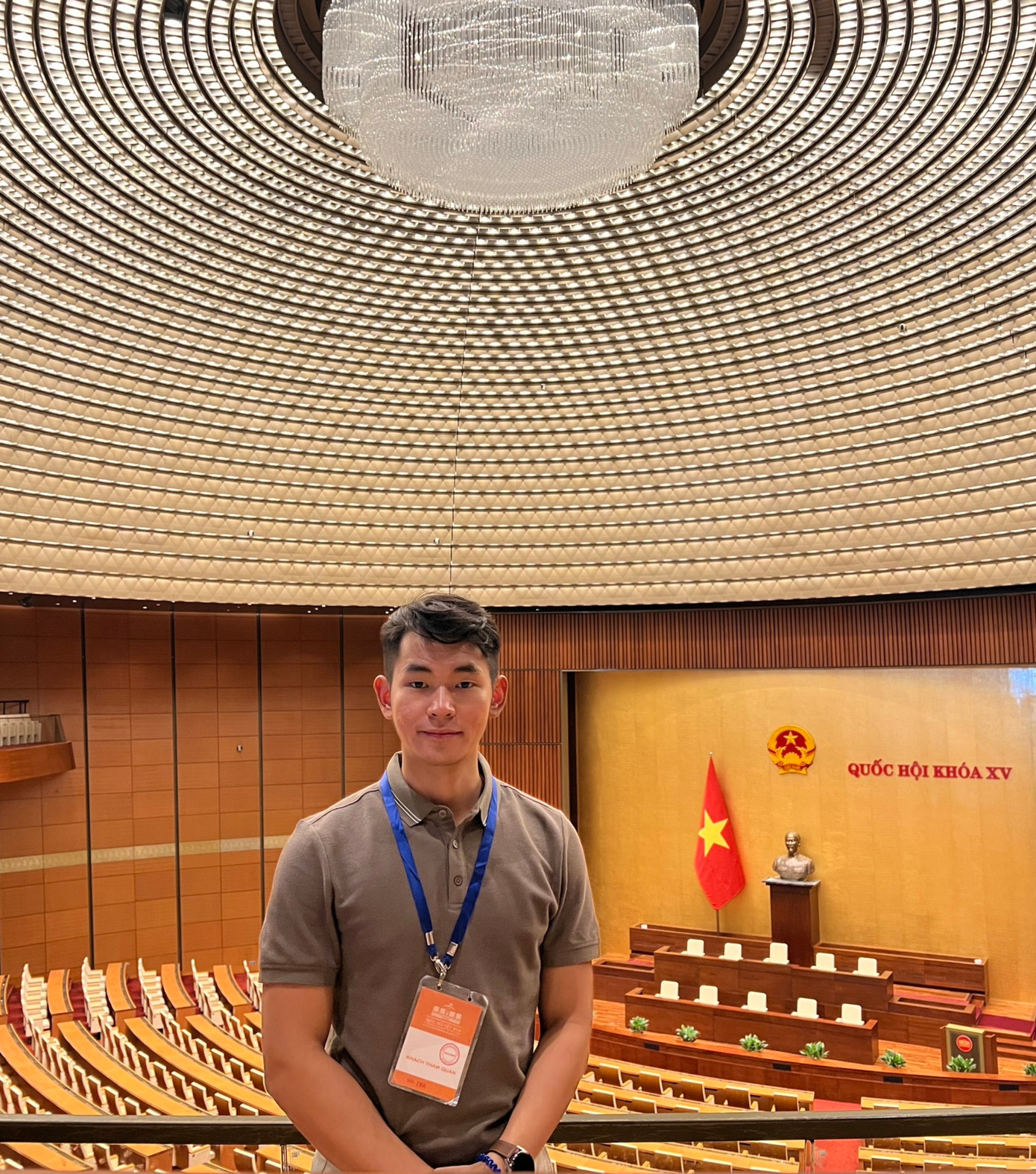 Trần Anh Tuấn (sinh năm 1998) cựu sinh viên khoa Kiến trúc, Trường Đại học Kiến trúc Hà Nội.