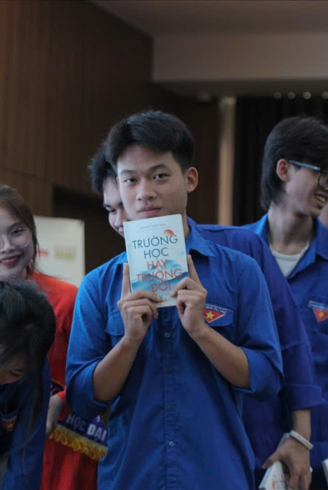 Ngành Quản trị Dịch vụ và Lữ hành giúp Cường học được kiến thức về quản lý, tổ chức và mở ra nhiều cơ hội nghề nghiệp. Ngành Quản trị Dịch vụ và Lữ hành giúp Cường học được kiến thức về quản lý, tổ chức và mở ra nhiều cơ hội nghề nghiệp.