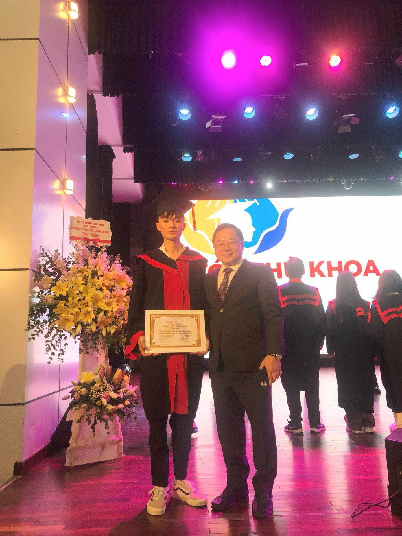 Phùng Thế Tài - Thủ khoa trường Đại học Kỹ thuật Công nghiệp - Đại học Thái Nguyên.