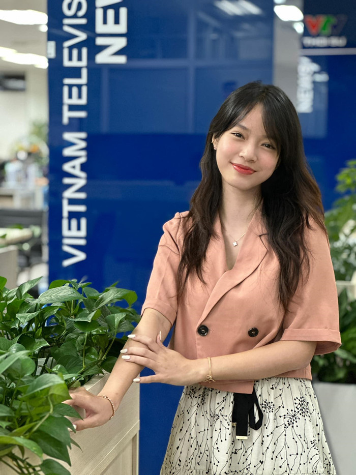 Thảo Trang thực tập tại Ban Thời sự VTV1 vào năm nhất đại học.