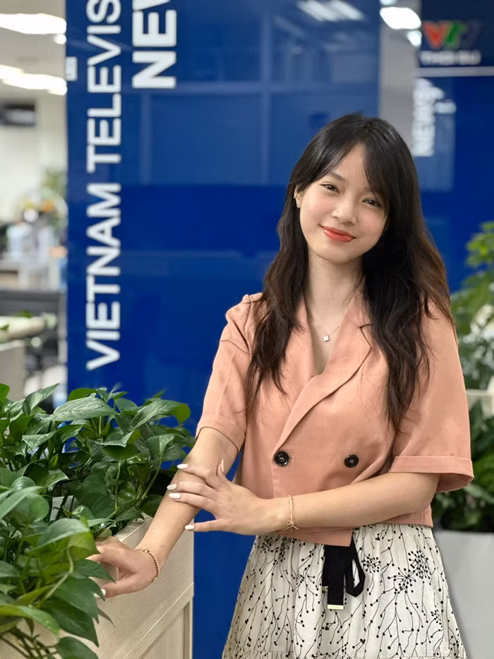 Thảo Trang thực tập tại Ban Thời sự VTV1 vào năm nhất đại học.