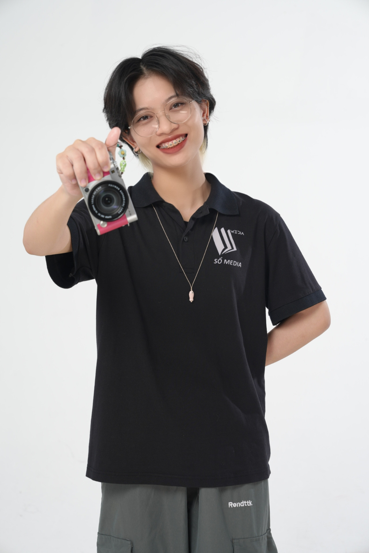 Đỗ Thị Xuân Quỳnh là sinh viên năm 4, ngành Công nghệ đa phương tiện, Học viện Công nghệ Bưu chính Viễn thông. Đỗ Thị Xuân Quỳnh là sinh viên năm 4, ngành Công nghệ đa phương tiện, Học viện Công nghệ Bưu chính Viễn thông.