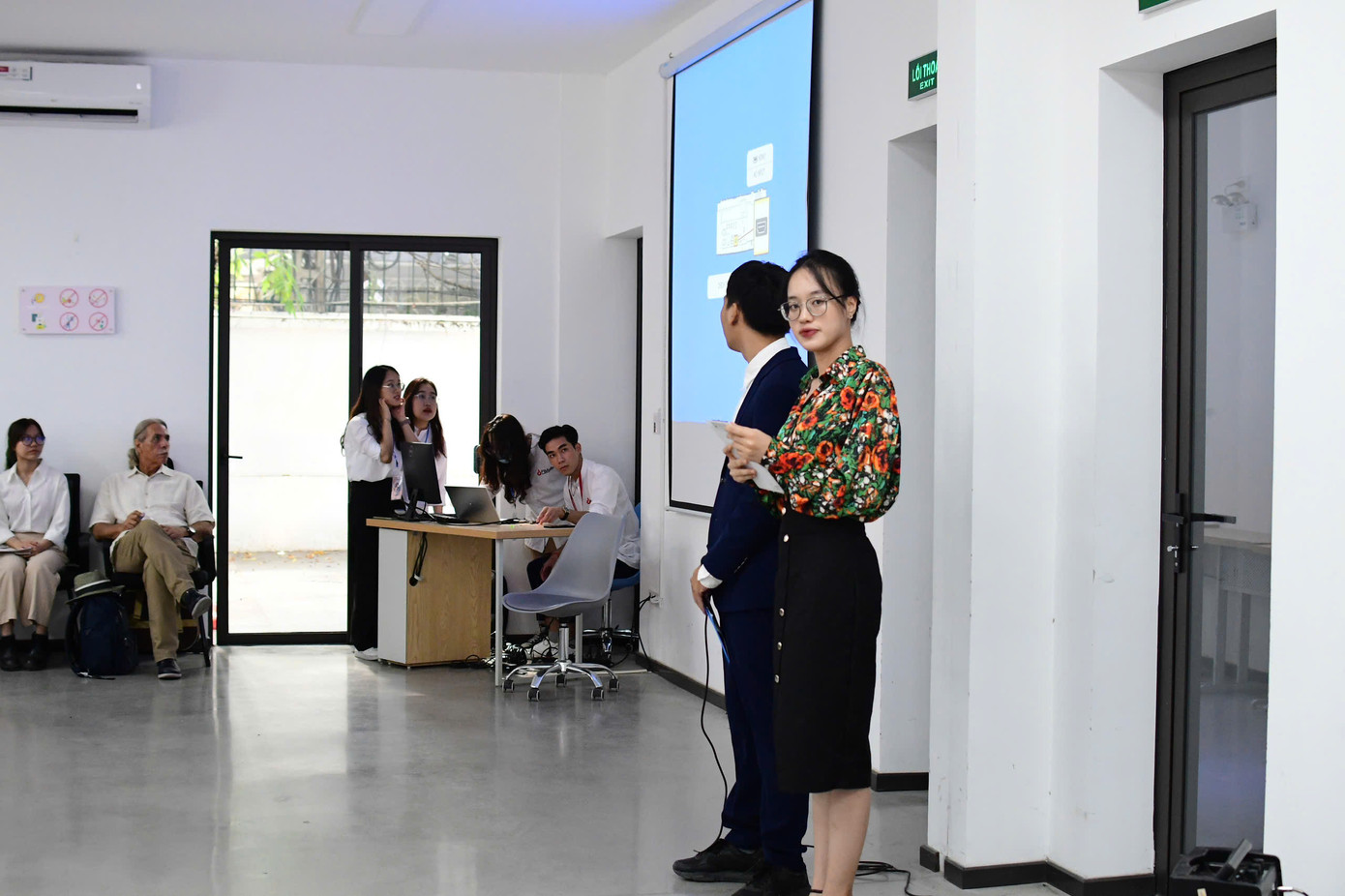 Thiên Hương dẫn dắt Workshop “Wondermind: To A Healthier Life” với diễn giả Thầy Joseph M. Cervantes từ trường Đại học CSUF (Hoa Kỳ).