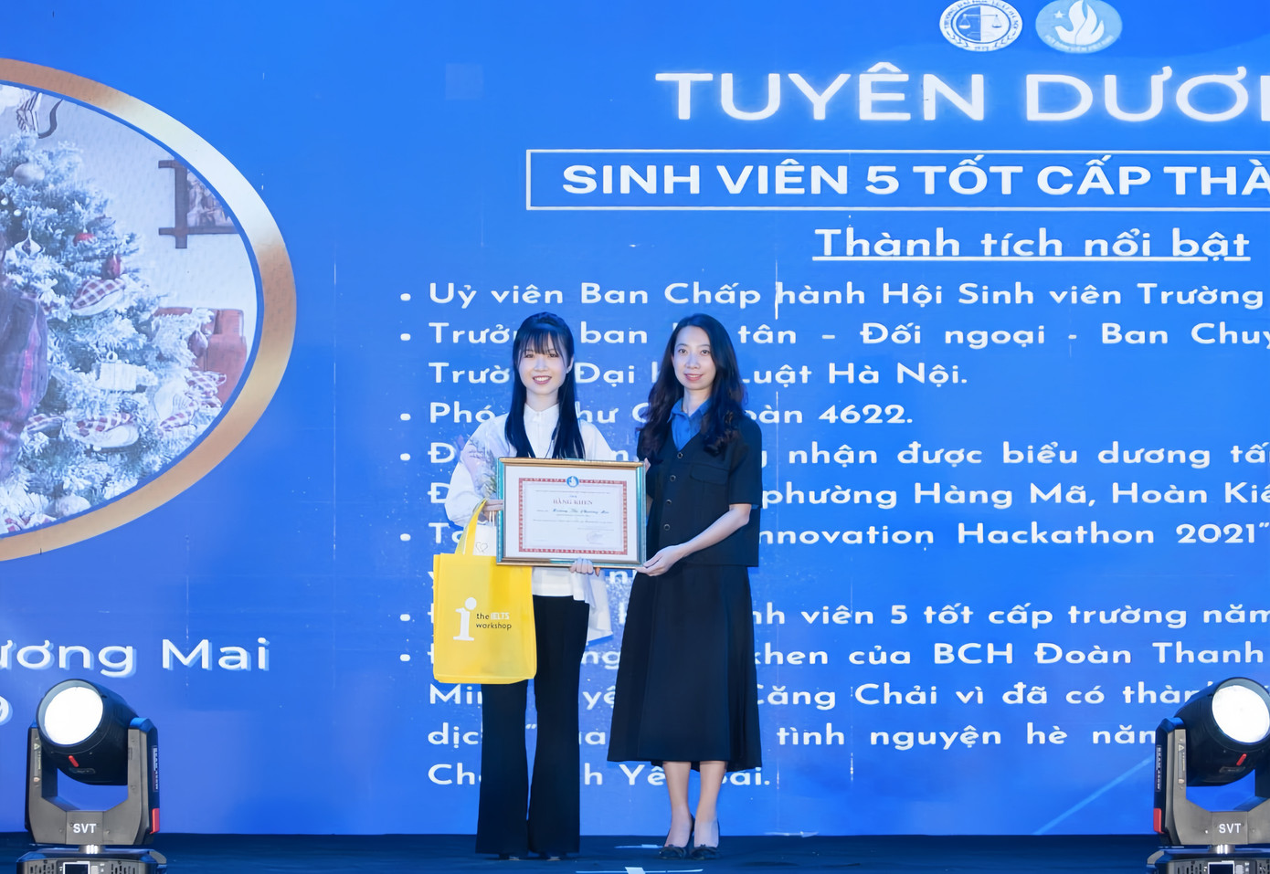 Phương Mai vinh dự nhận giấy khen “Sinh viên 5 tốt” cấp Thành phố năm 2022.