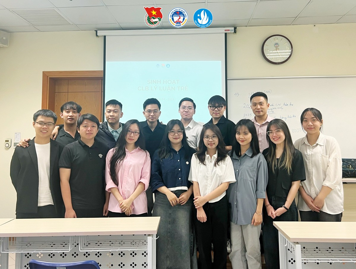 Ngọc Trâm đã tham dự buổi sinh hoạt tháng 4 có sự tham dự của Đồng chí Trần Việt An – UV BTV, Trưởng ban Tuyên giáo Đoàn Thanh niên nhà trường và các thành viên CLB Lý luận trẻ - NEU. Ngọc Trâm đã tham dự buổi sinh hoạt tháng 4 có sự tham dự của Đồng chí Trần Việt An – UV BTV, Trưởng ban Tuyên giáo Đoàn Thanh niên nhà trường và các thành viên CLB Lý luận trẻ - NEU.