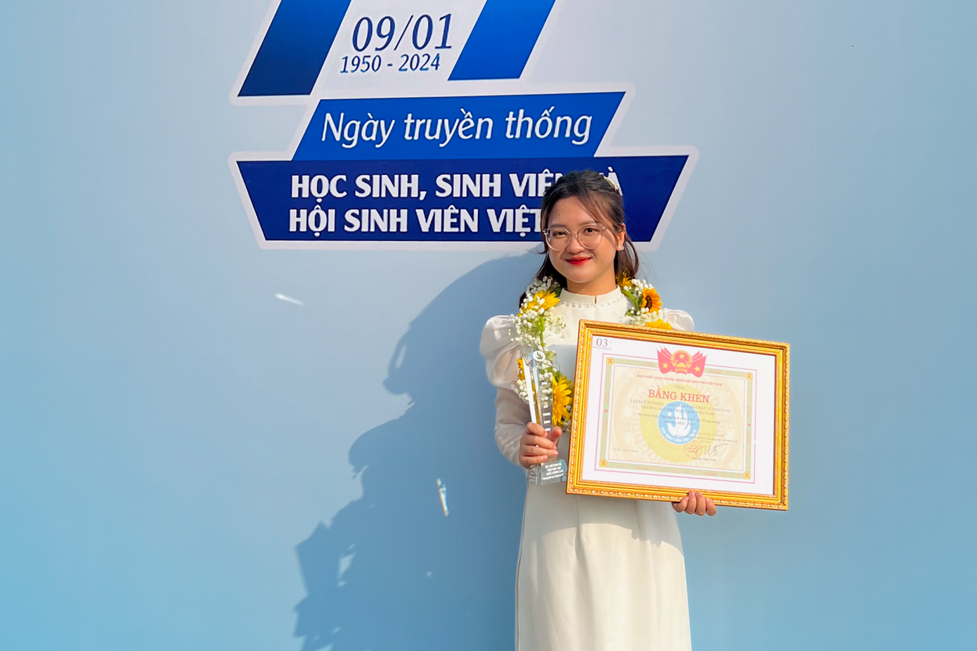Ngọc nhận danh hiệu “Sinh viên 5 Tốt” và “Tập thể 5 Tốt” cấp Trung ương. Ngọc nhận danh hiệu “Sinh viên 5 Tốt” và “Tập thể 5 Tốt” cấp Trung ương.