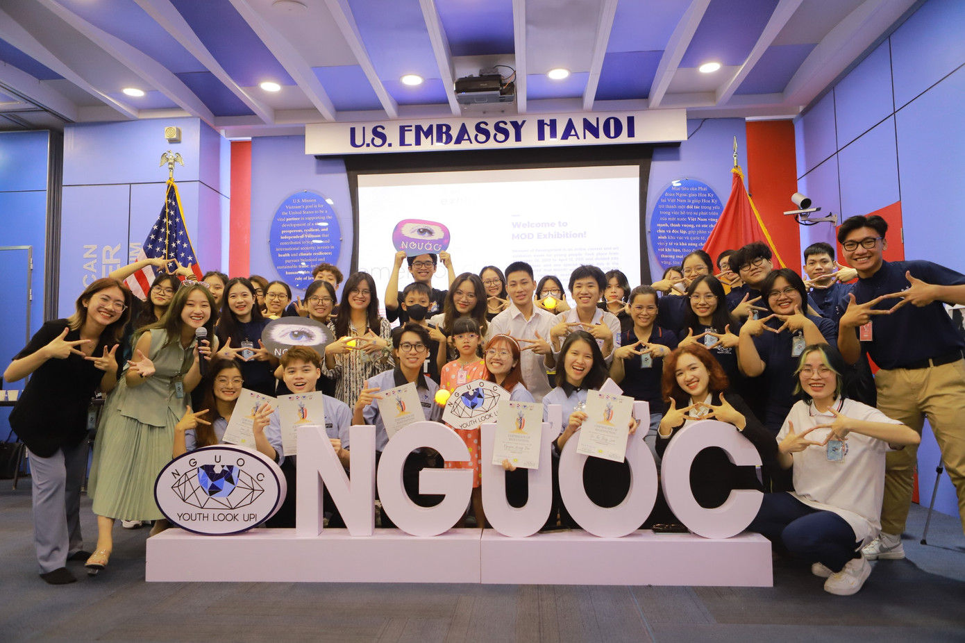 Tài Nam (hàng đầu thứ 3 từ trái sang) năng nổ trong các sự kiện hướng tới thanh niên và phát triển bản thân. Tài Nam (hàng đầu thứ 3 từ trái sang) năng nổ trong các sự kiện hướng tới thanh niên và phát triển bản thân.