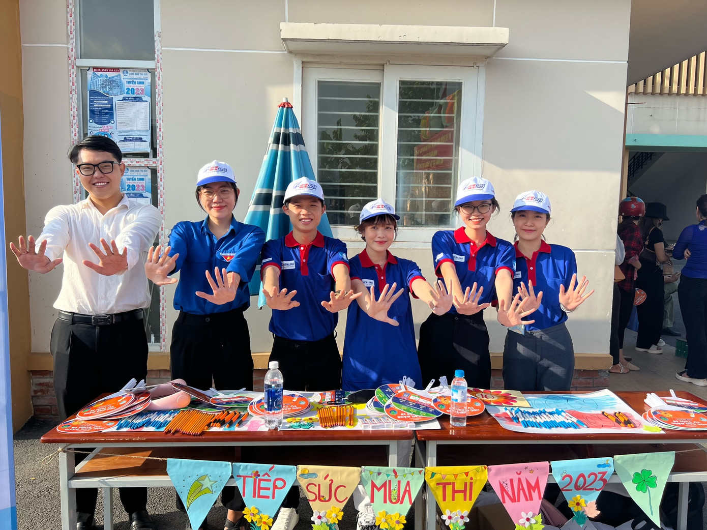 Luôn năng nổ và nhiệt huyết tham gia nhiều hoạt động, chương trình tình nguyện. Luôn năng nổ và nhiệt huyết tham gia nhiều hoạt động, chương trình tình nguyện.