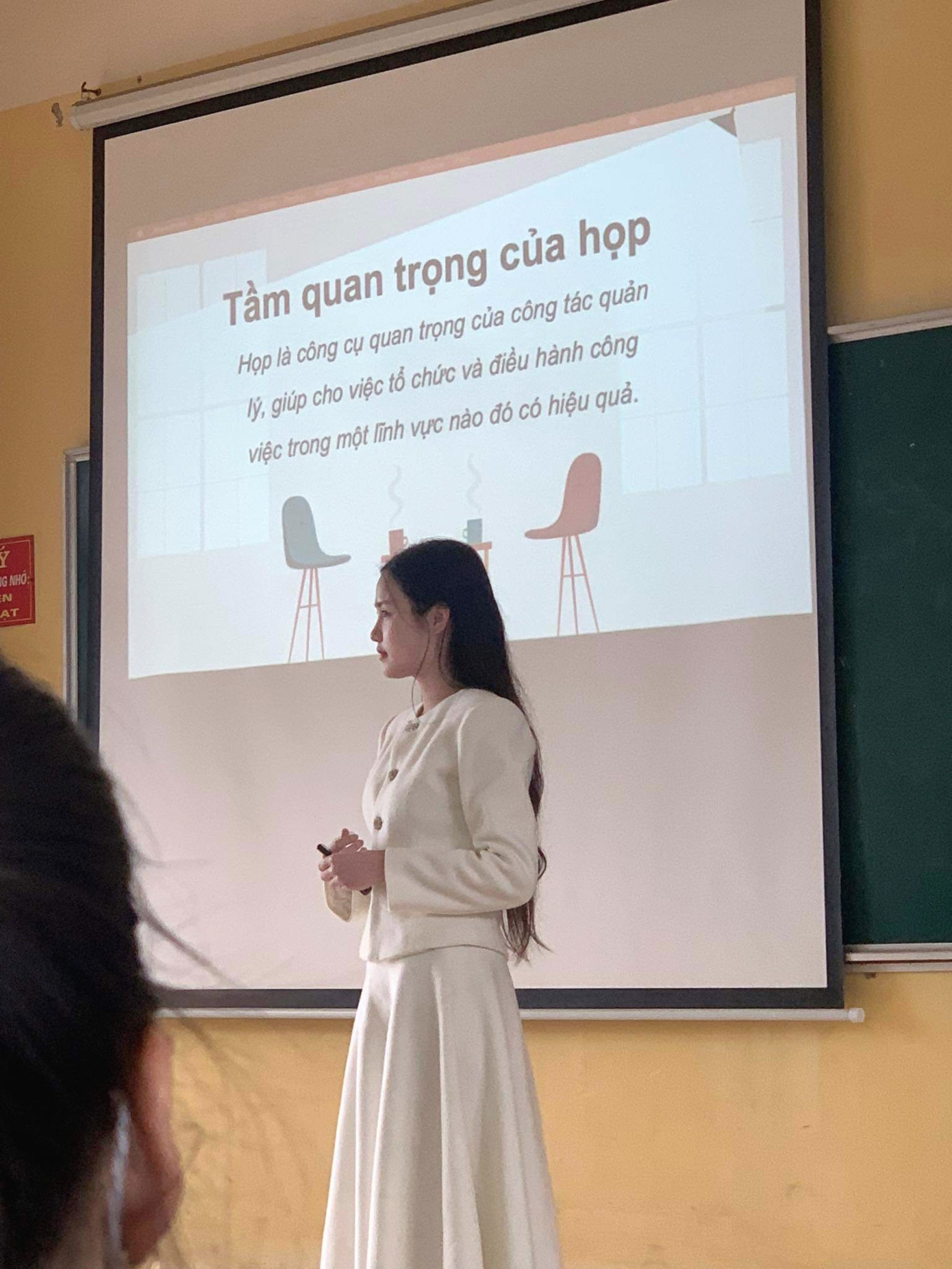 Chị Thảo Nguyên khi giảng dạy trước lớp. Chị Thảo Nguyên khi giảng dạy trước lớp.