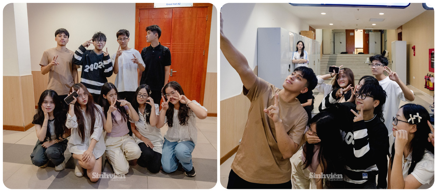 Sinh viên NEU chụp ảnh cùng nam ca sĩ.