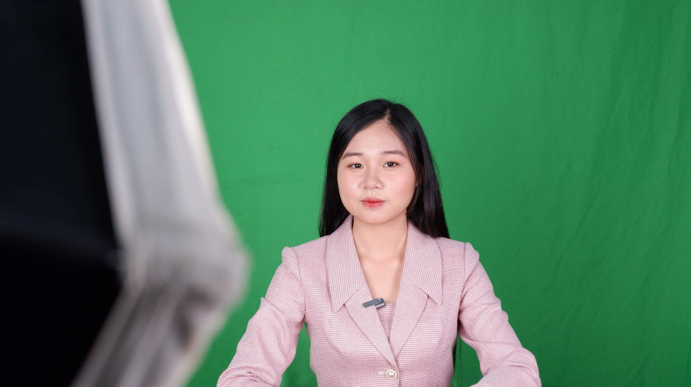 Lưu Hoài (sinh năm 2003) đang là sinh viên năm 3 chuyên ngành Báo mạng điện tử tại Viện Báo chí - Truyền thông, Học viện Báo chí và Tuyên truyền.