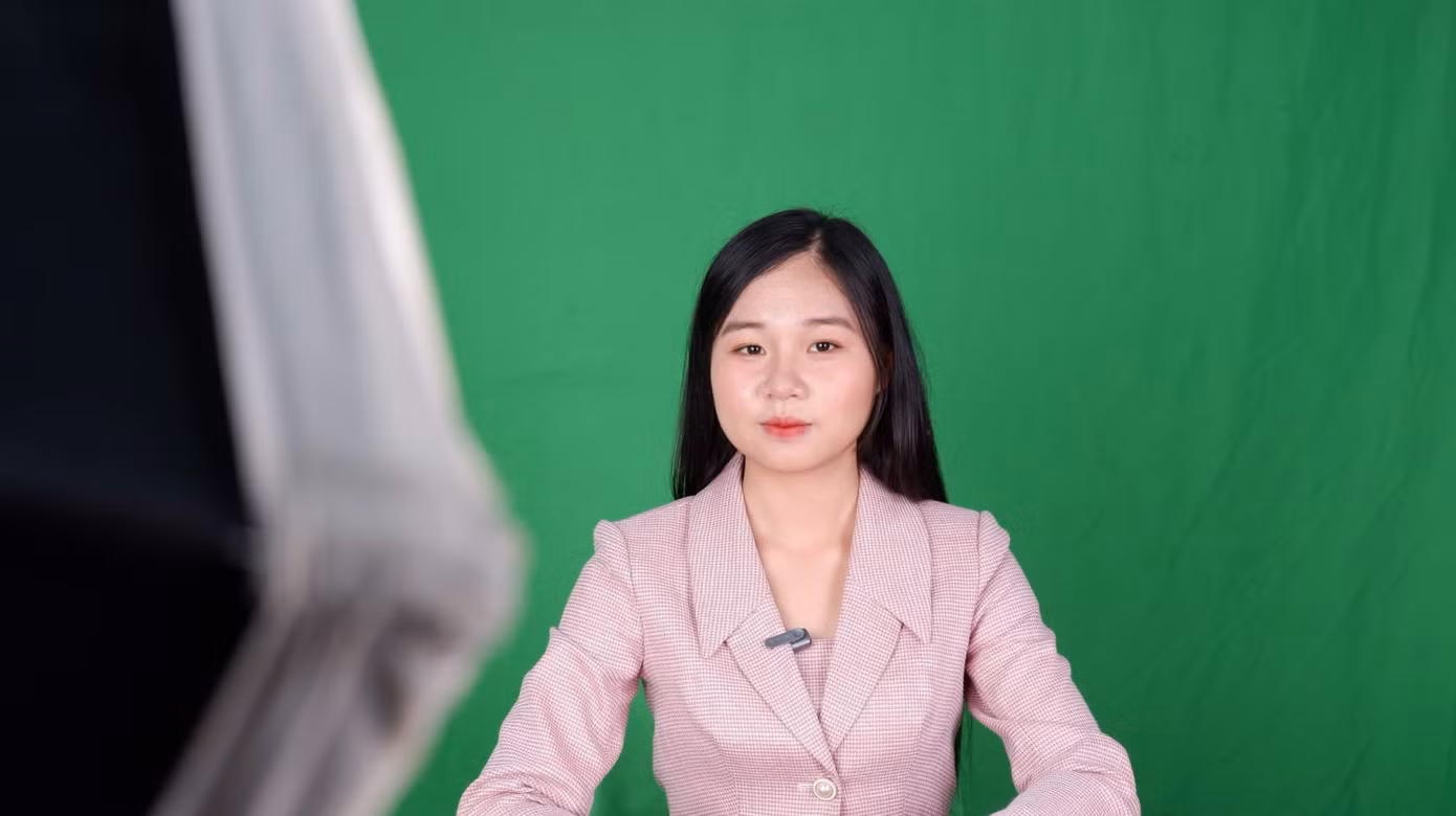 Lưu Hoài (sinh năm 2003) đang là sinh viên năm 3 chuyên ngành Báo mạng điện tử tại Viện Báo chí - Truyền thông, Học viện Báo chí và Tuyên truyền.