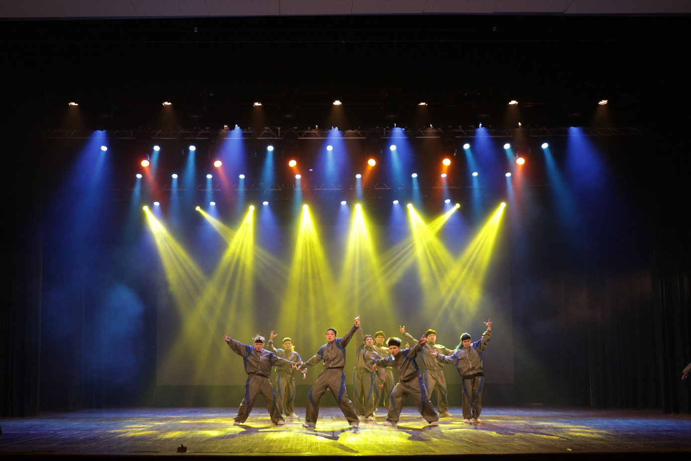 Kết màn đầy mãn nhãn cho đêm Chung kết đáng nhớ là phần thi của Nhảy Đội. Những đại diện tới từ AJC đã mang đến một phần thi với thông điệp tích cực để cổ vũ sức mạnh của niềm tin.