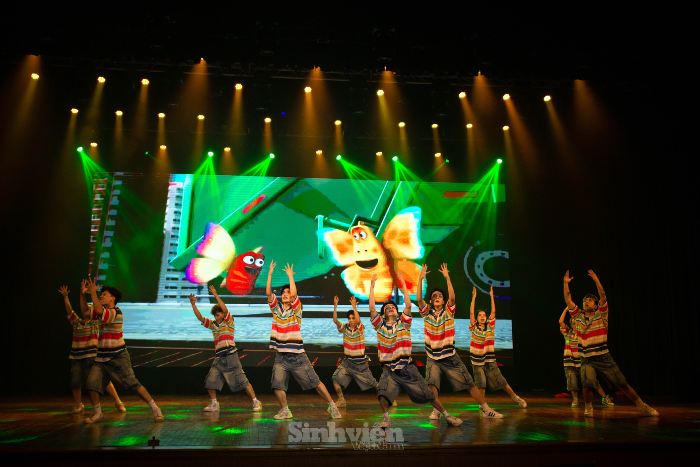 Những chú sâu Skylight mang đến không khí hài hước, tươi sáng kết hợp cùng phần dàn dựng công phu về hành trình phá kén.