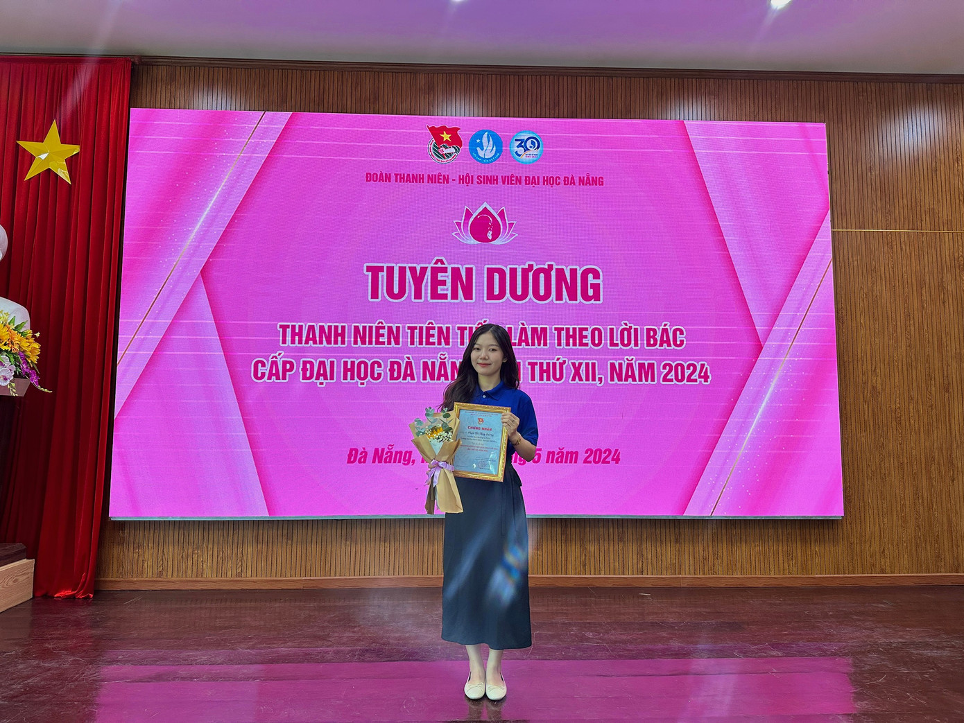 Thùy Dương vinh dự nhận danh hiệu Thanh niên tiên tiến làm theo lời Bác cấp Đại học Đà Nẵng lần thứ XI.
