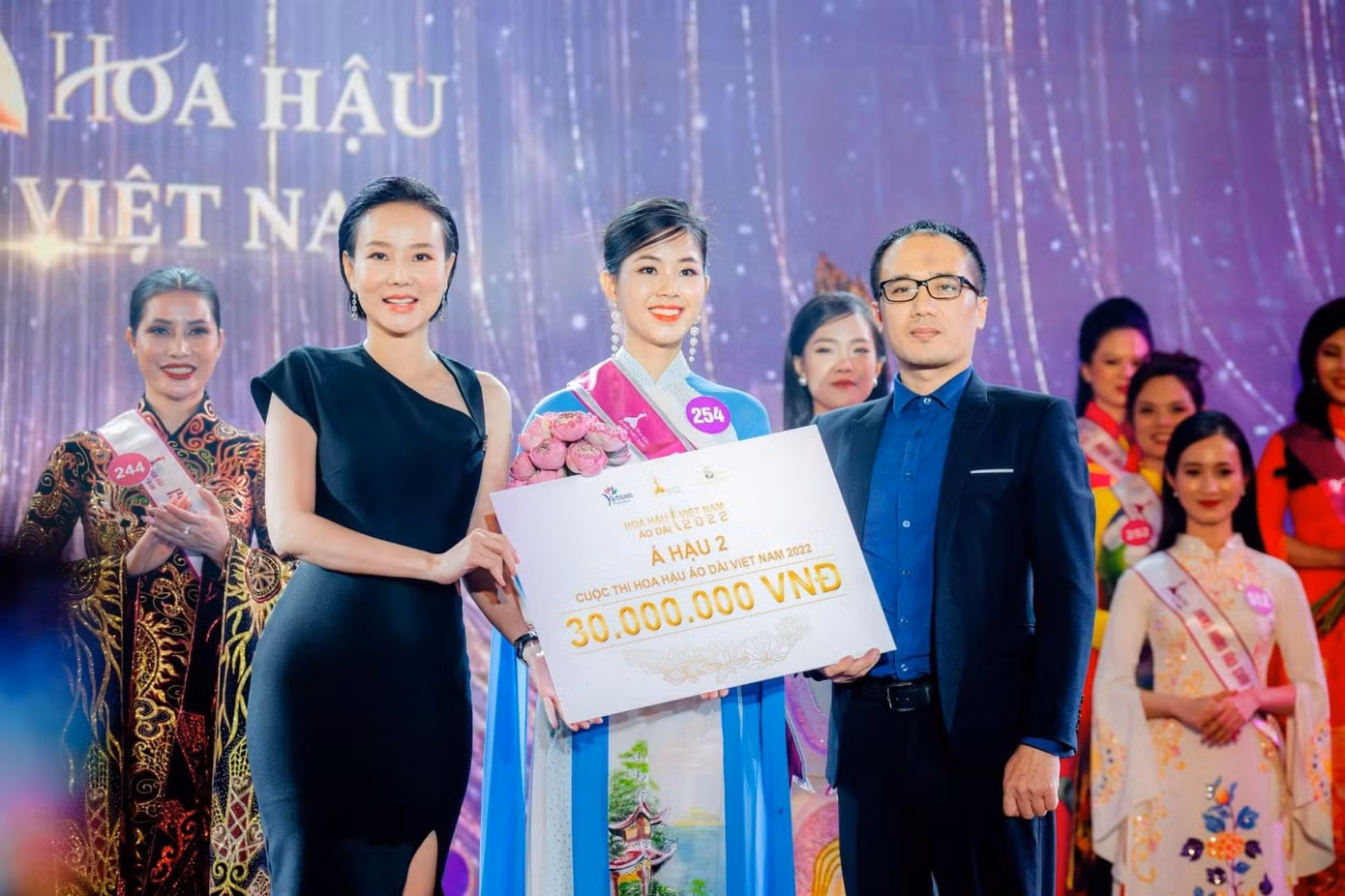 Ngọc Khánh đạt giải Á hậu 2 Cuộc thi Hoa hậu Áo dài Việt Nam 2022. Ngọc Khánh đạt giải Á hậu 2 Cuộc thi Hoa hậu Áo dài Việt Nam 2022.