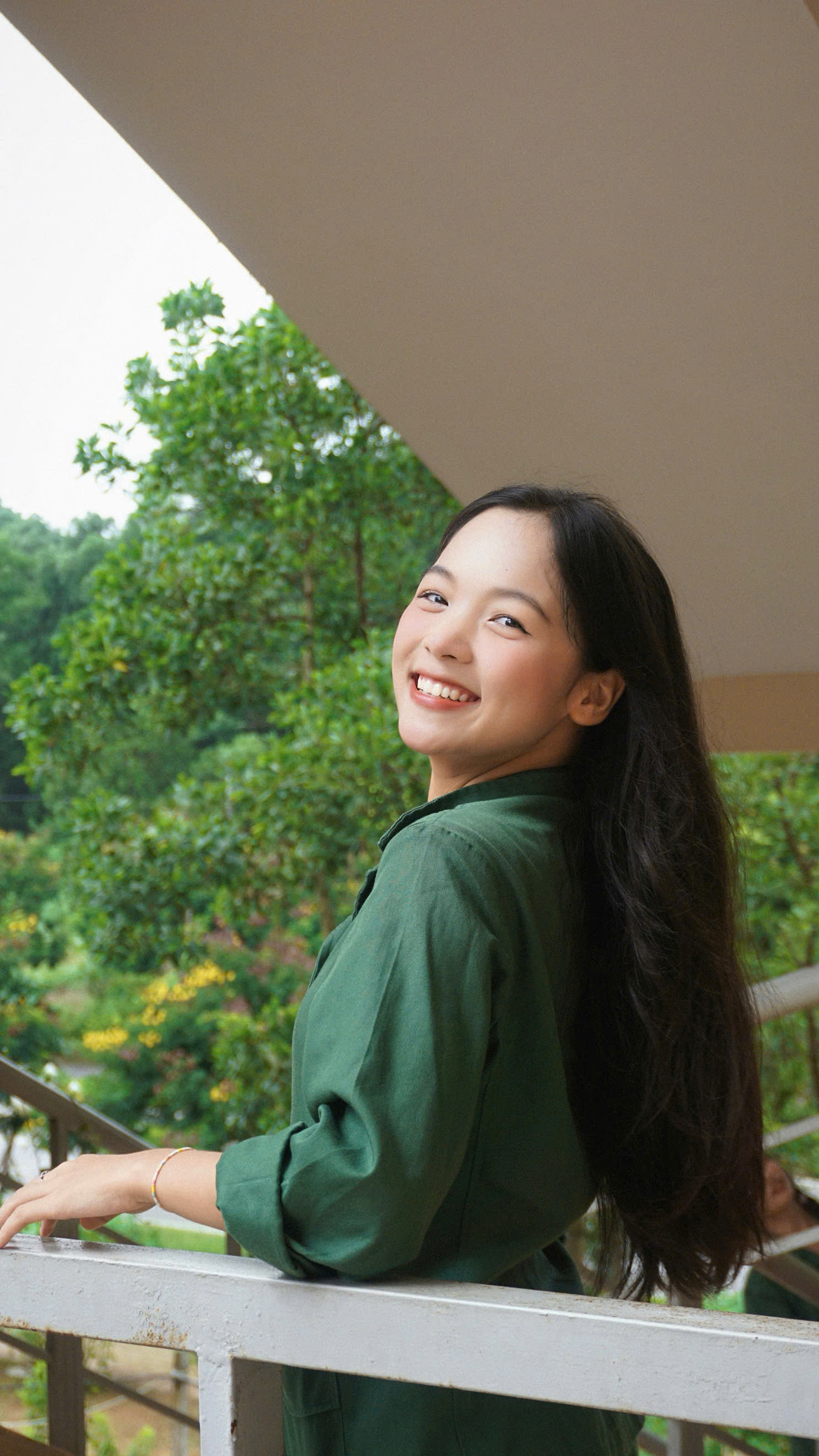 Dương Thị Thảo Vân tham gia kỳ học quân sự tại Hola.