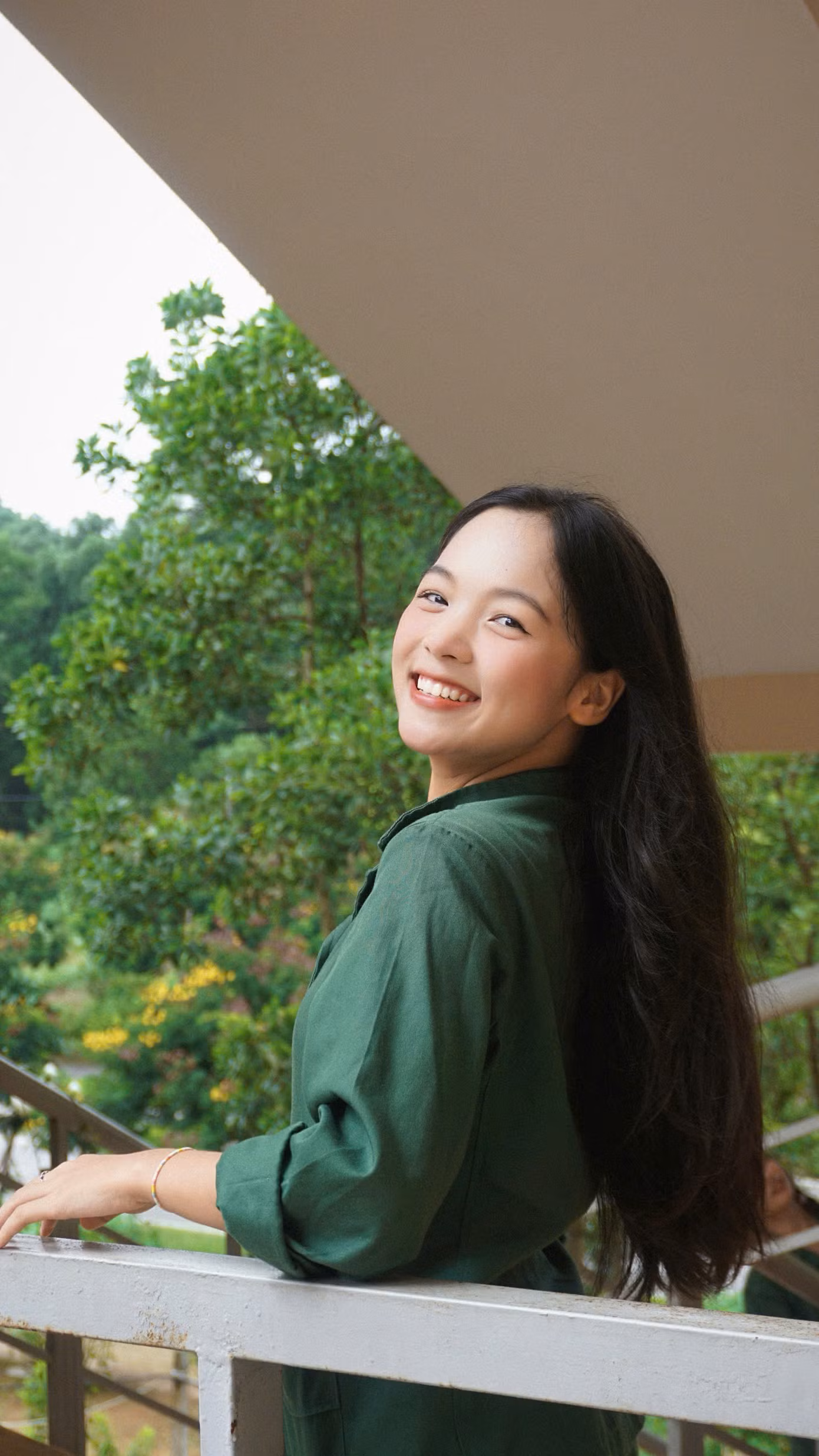 Dương Thị Thảo Vân tham gia kỳ học quân sự tại Hola.