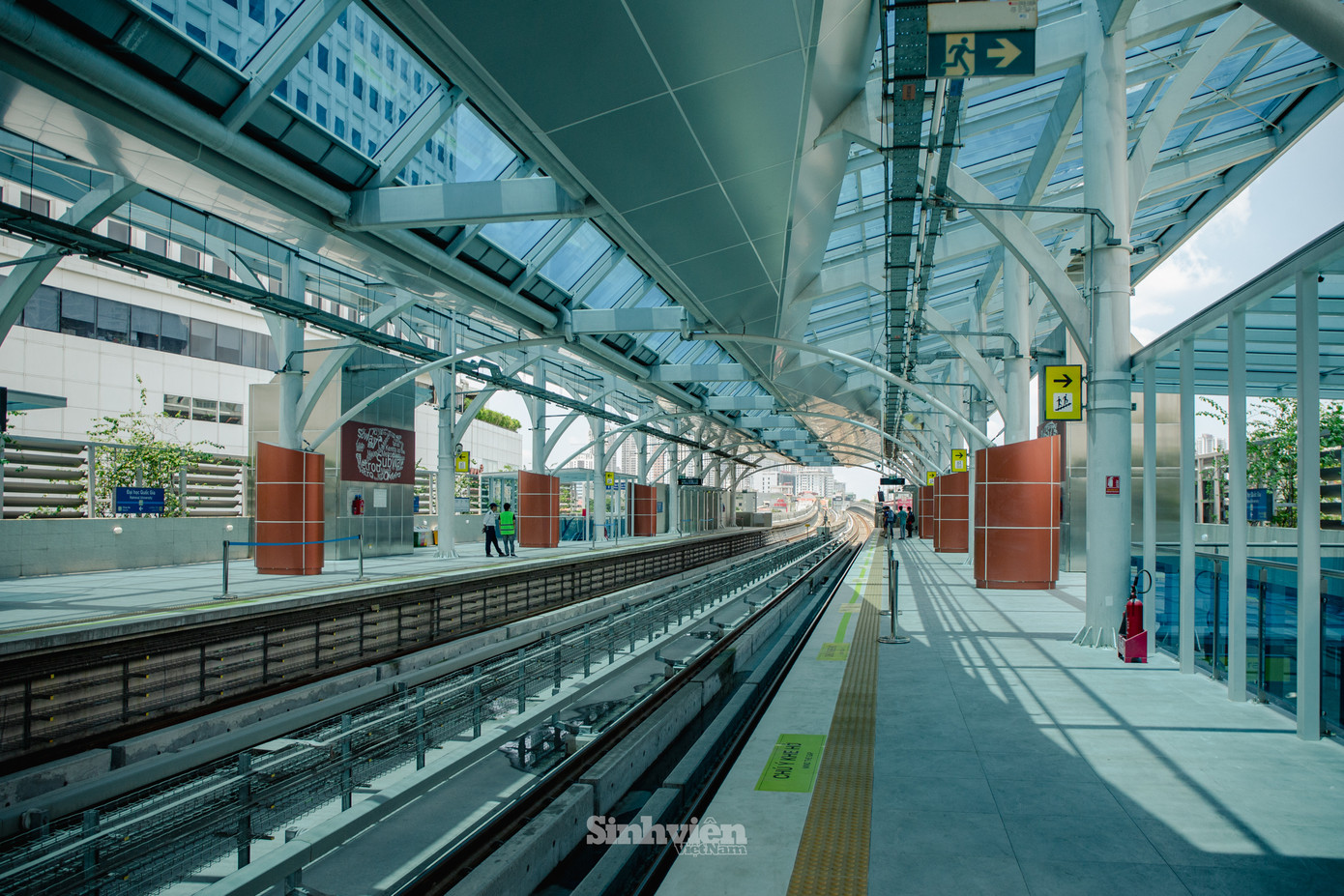 Sân ga tại Ga Đại học Quốc gia.