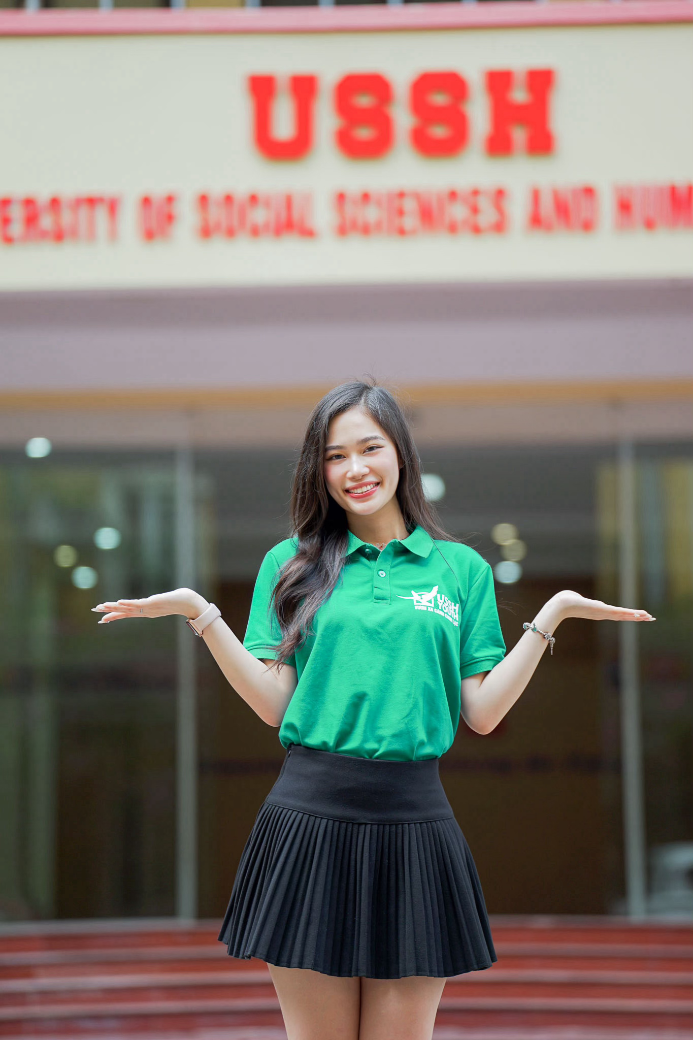 Vũ Bảo Ngân (sinh năm 2005) là sinh viên K68 Viện Đào tạo Báo chí và Truyền thông, Trường Đại học Khoa học Xã hội và Nhân văn. Vũ Bảo Ngân (sinh năm 2005) là sinh viên K68 Viện Đào tạo Báo chí và Truyền thông, Trường Đại học Khoa học Xã hội và Nhân văn.