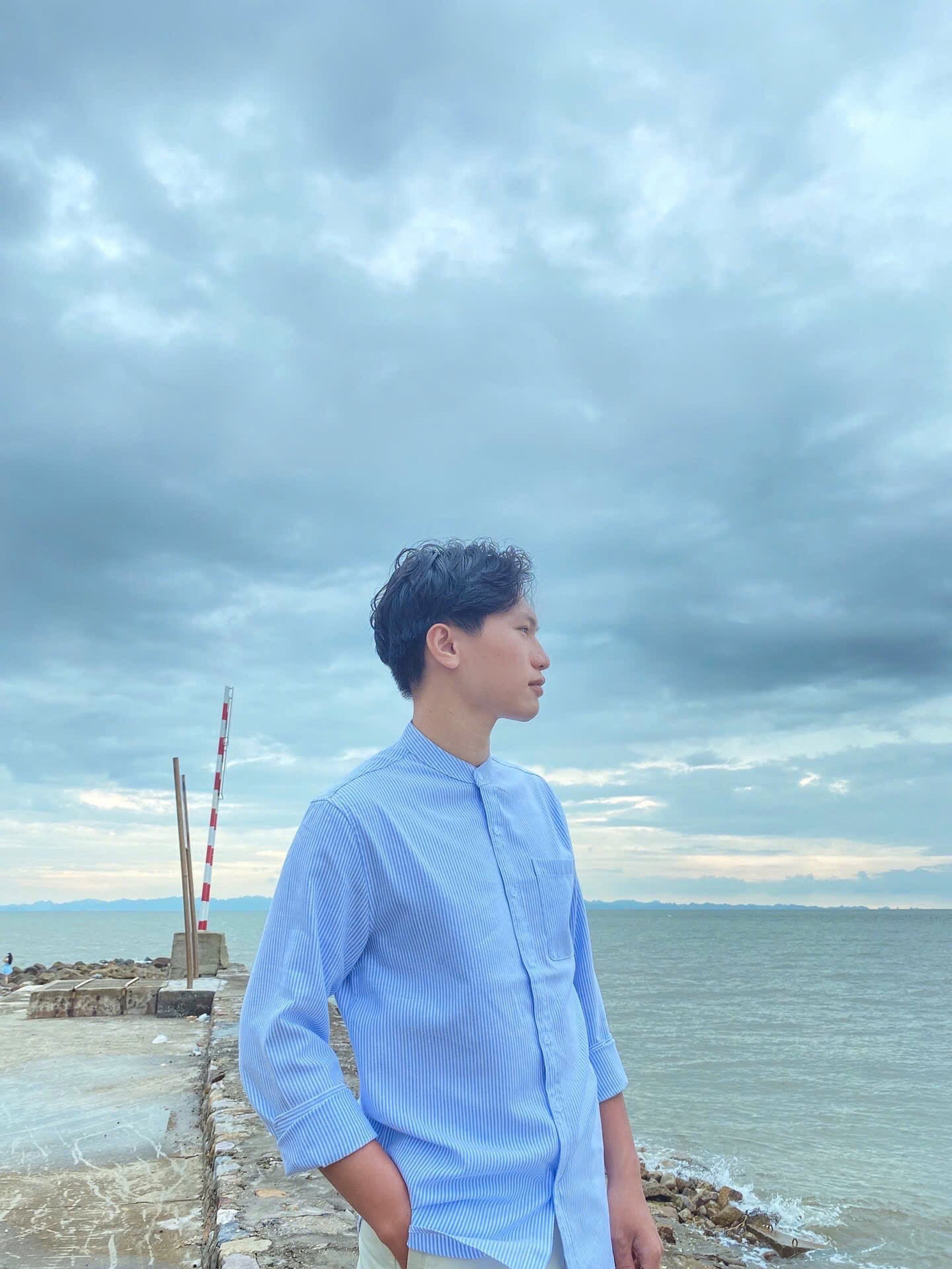 Mặc dù tự cho rằng ít khi tự nhận định về chính bản thân mình, nhưng có lẽ nếu để nói về bản thân thì “thẳng thắn”, “nguyên tắc”, “trách nhiệm” chính là 3 từ mà Việt Trung lựa chọn.