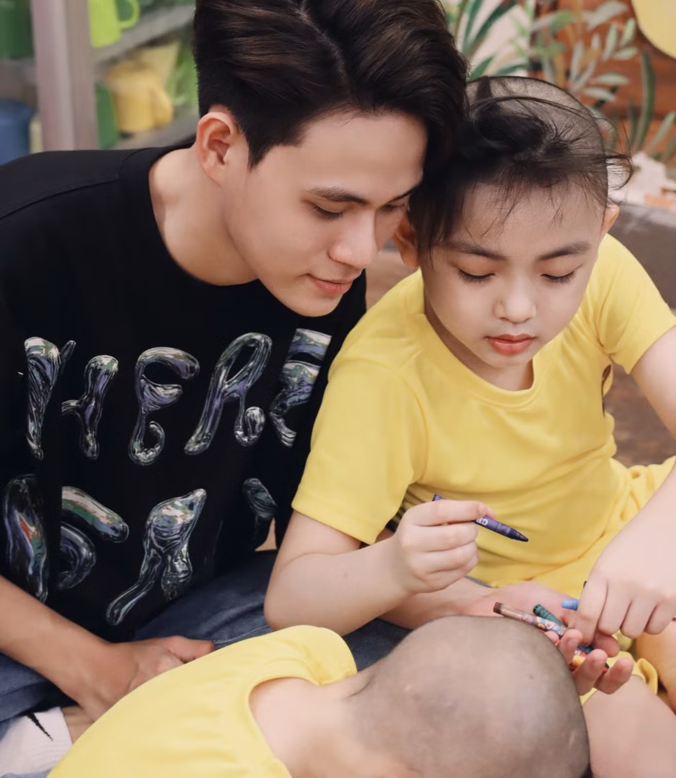 Trí Hiếu tham gia dự án thiện nguyện tại Mái ấm Chúc Từ.